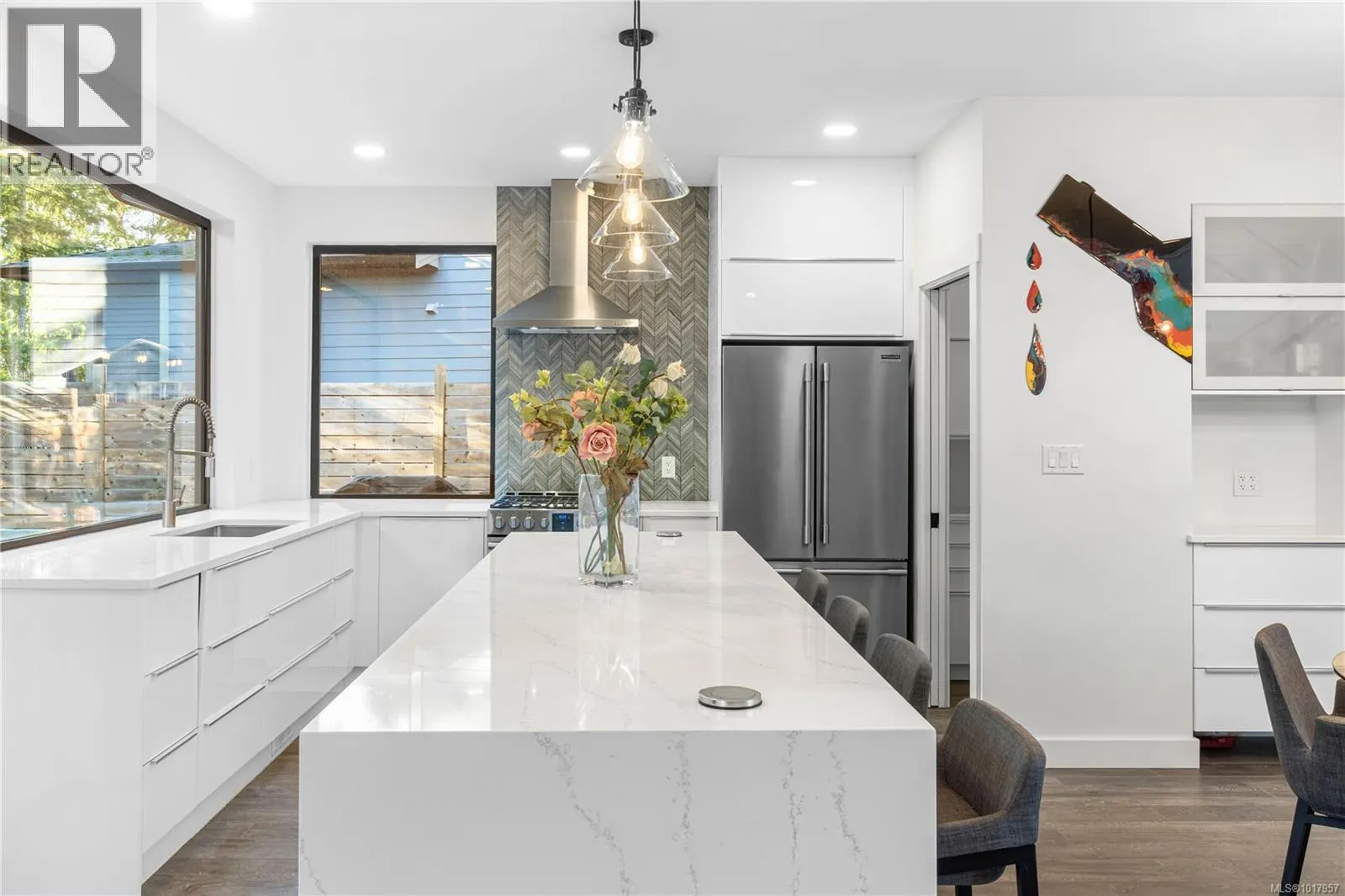 210 Crestline Terr