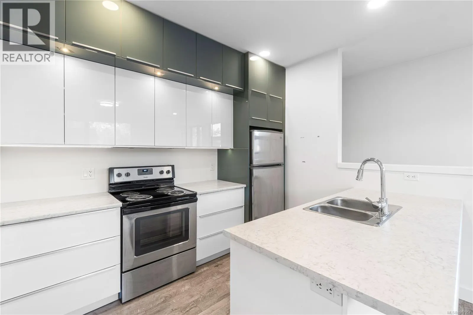 210 Crestline Terr
