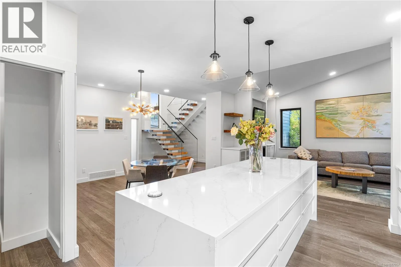 210 Crestline Terr