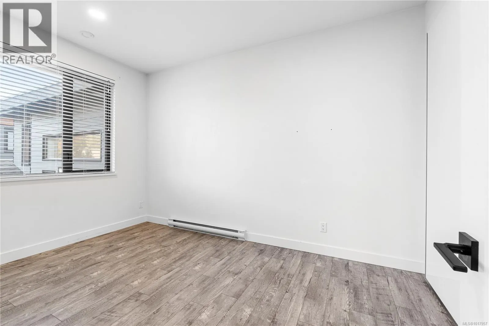 210 Crestline Terr