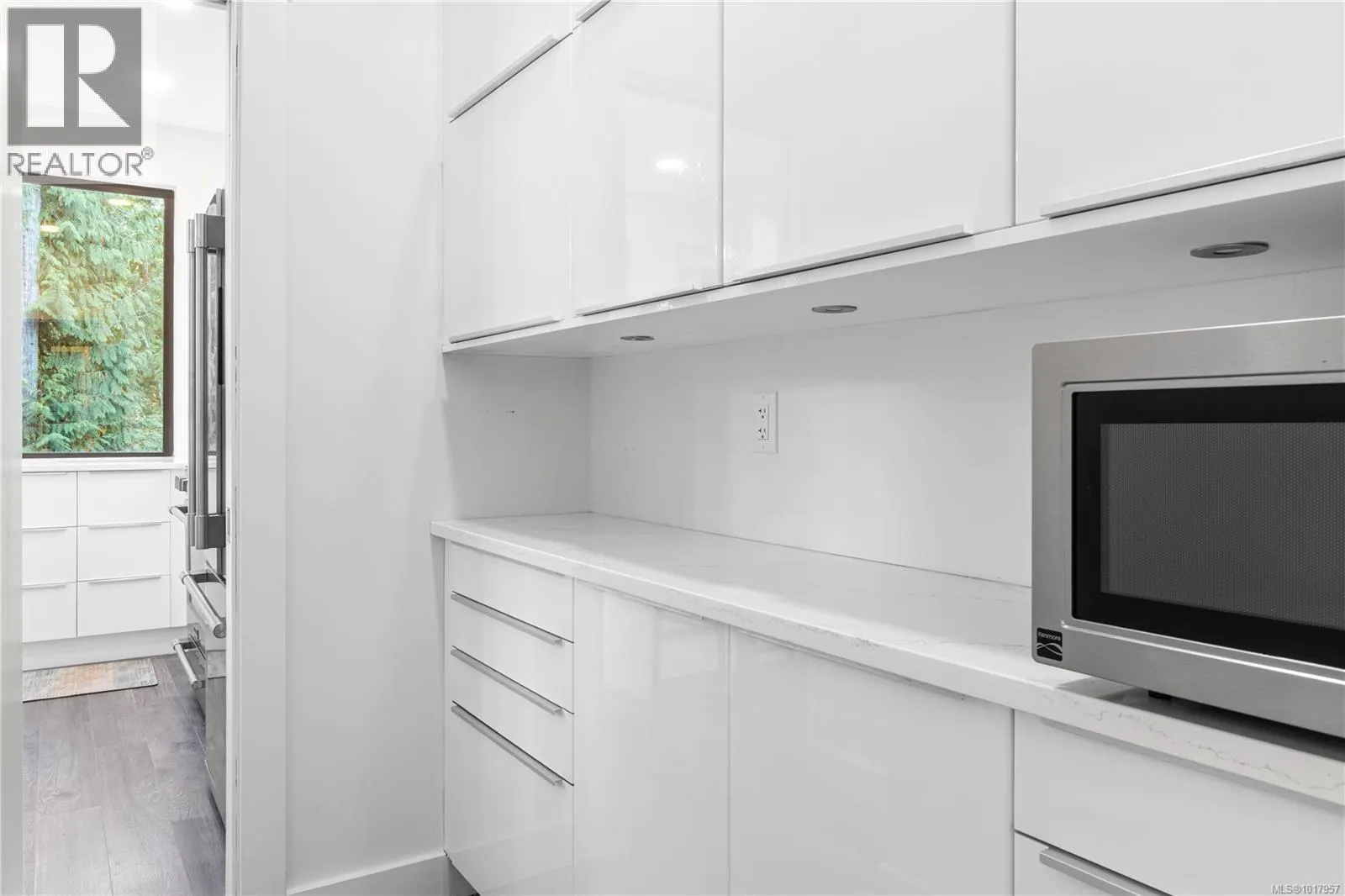 210 Crestline Terr