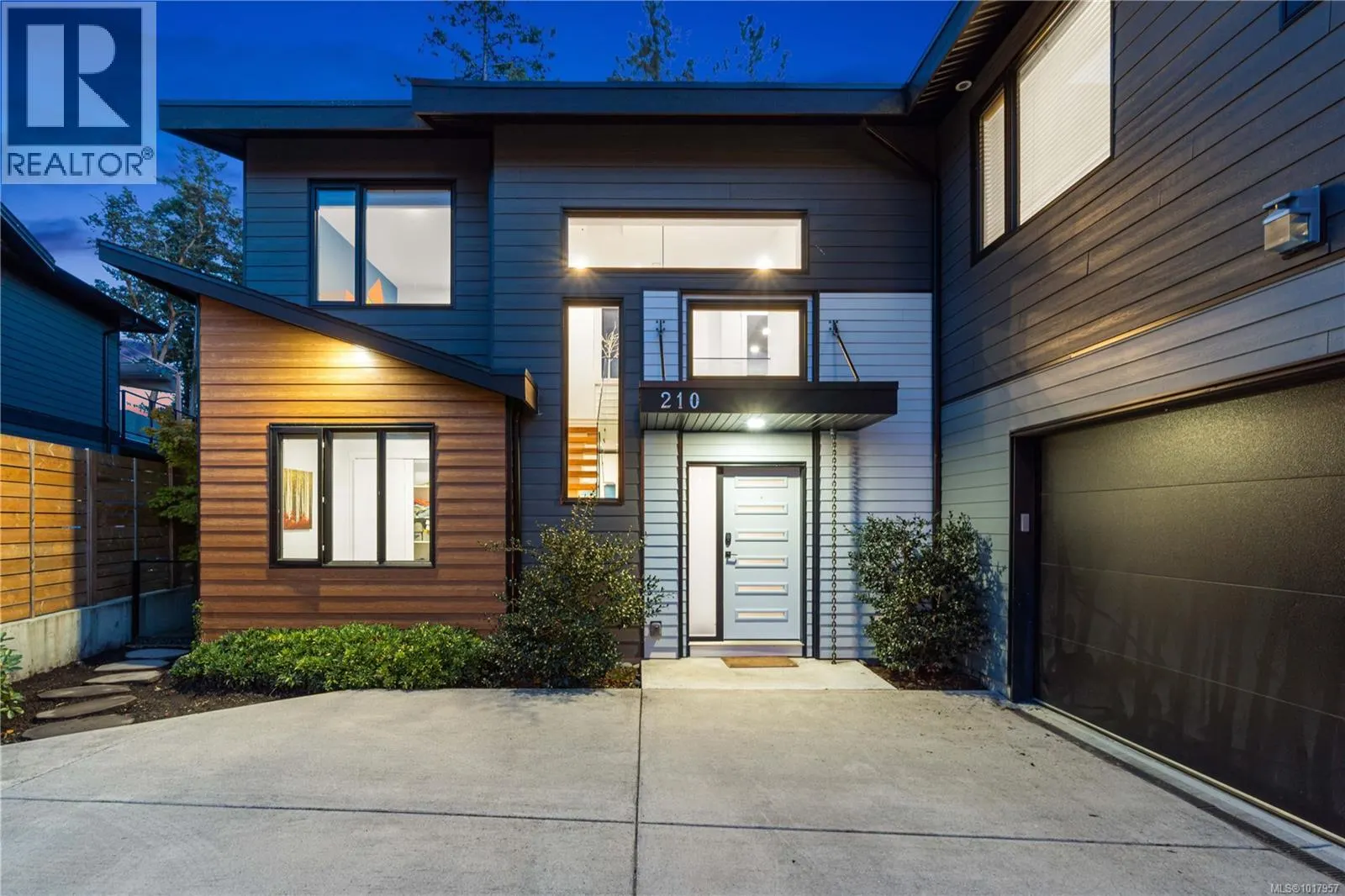 210 Crestline Terr
