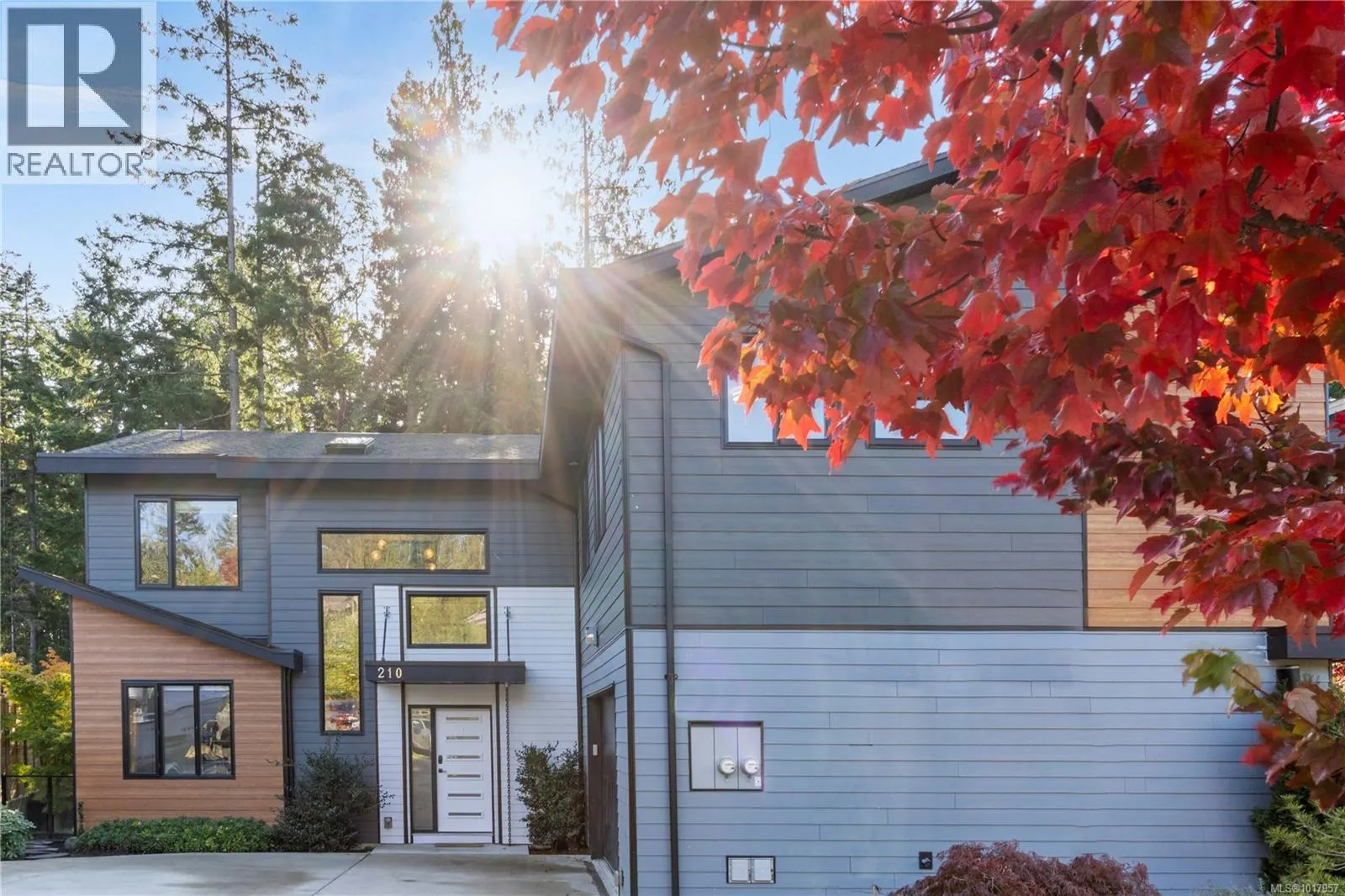 210 Crestline Terr