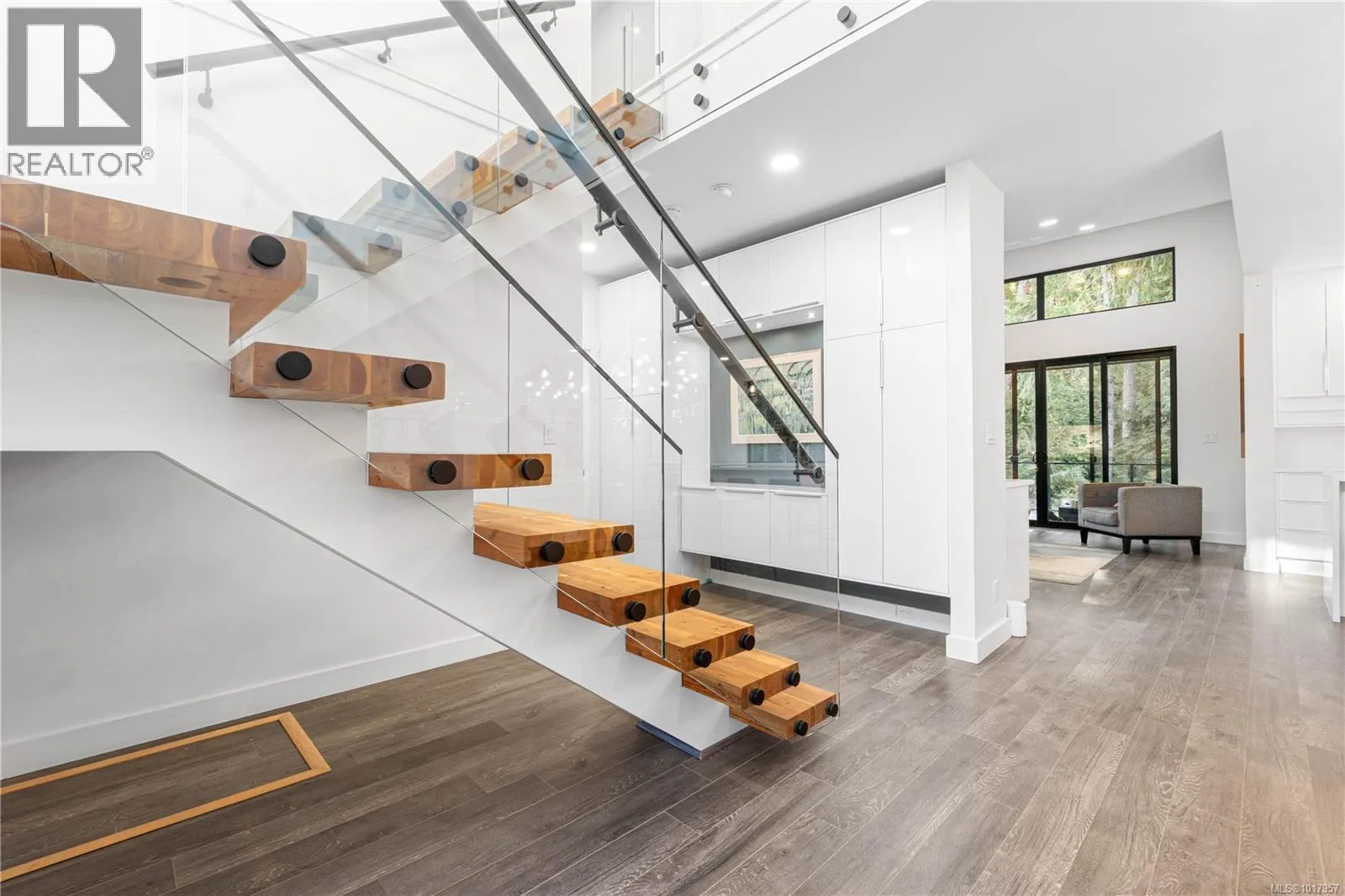 210 Crestline Terr