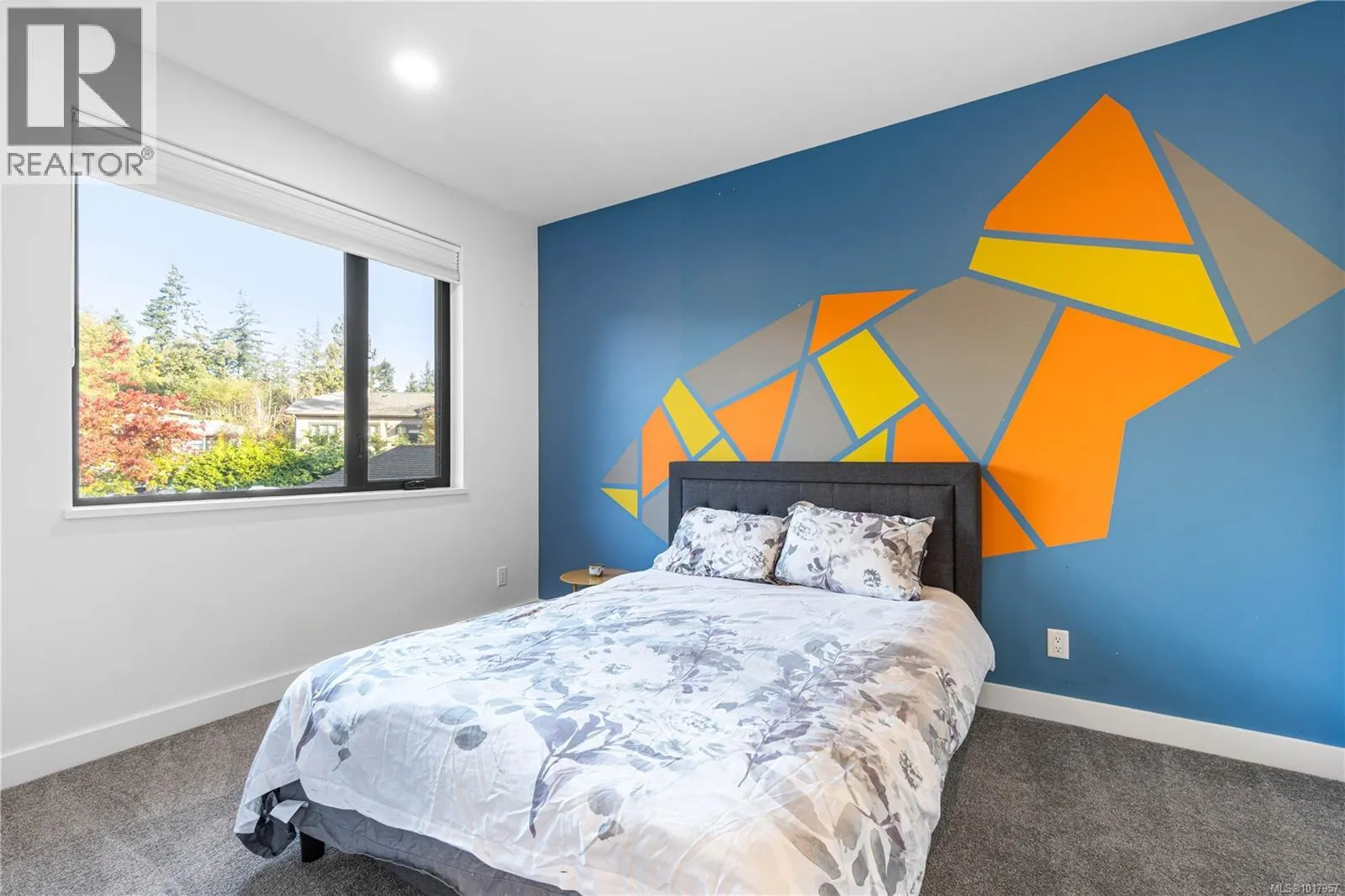 210 Crestline Terr