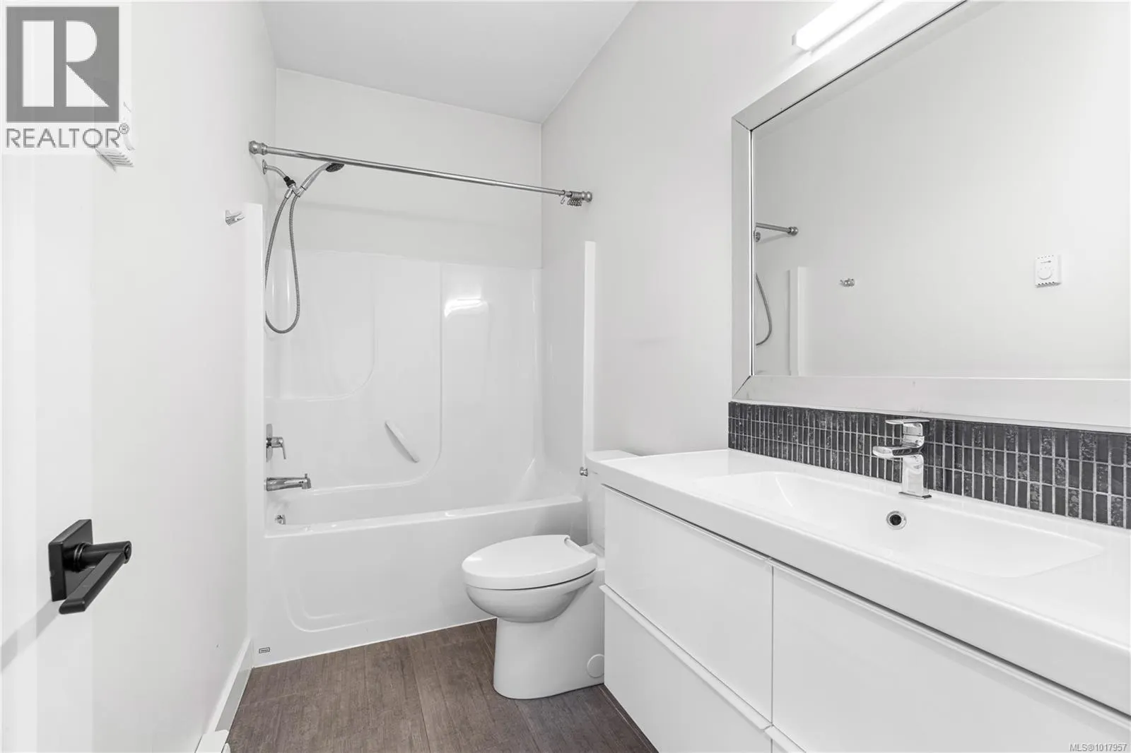210 Crestline Terr
