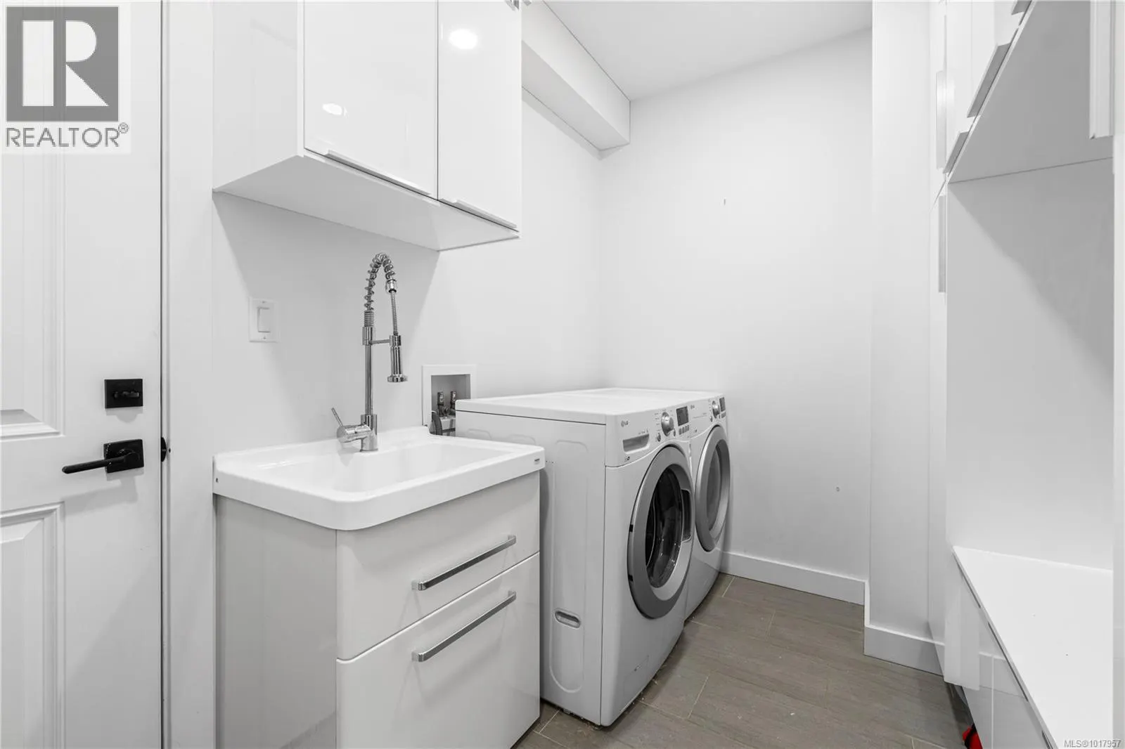 210 Crestline Terr