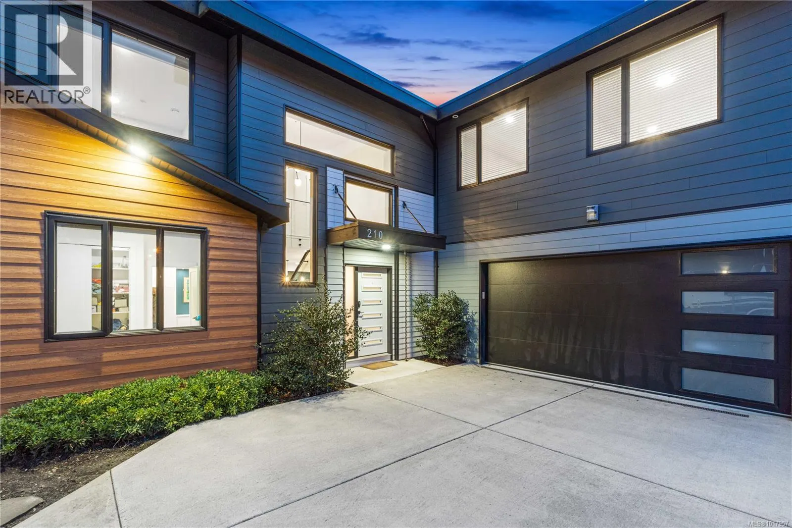 210 Crestline Terr
