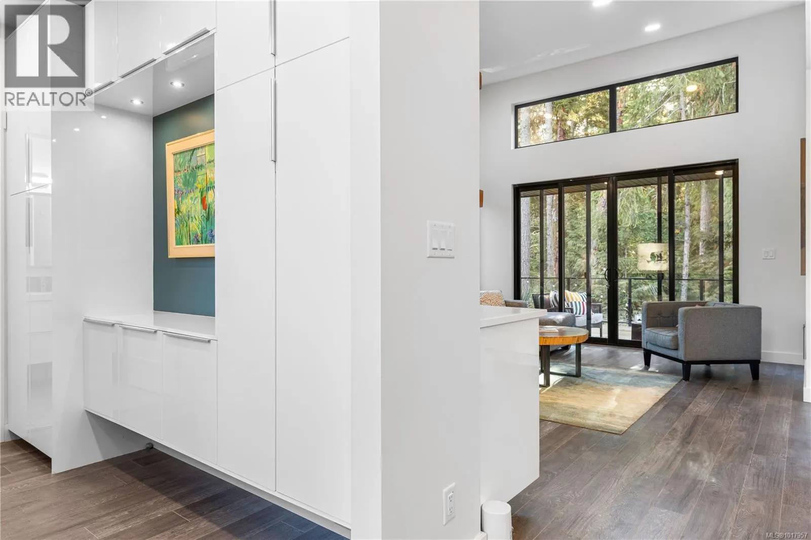 210 Crestline Terr