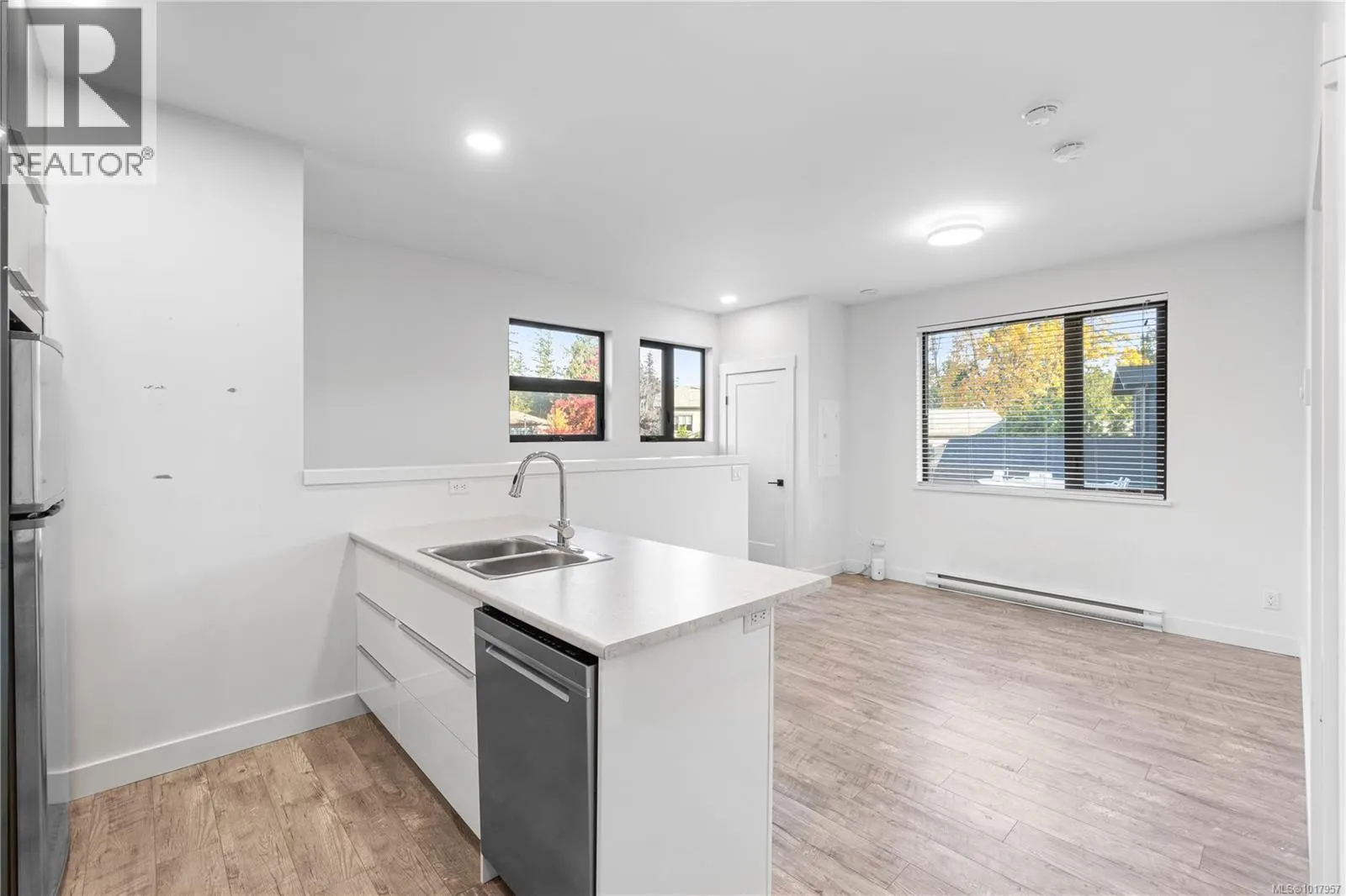 210 Crestline Terr