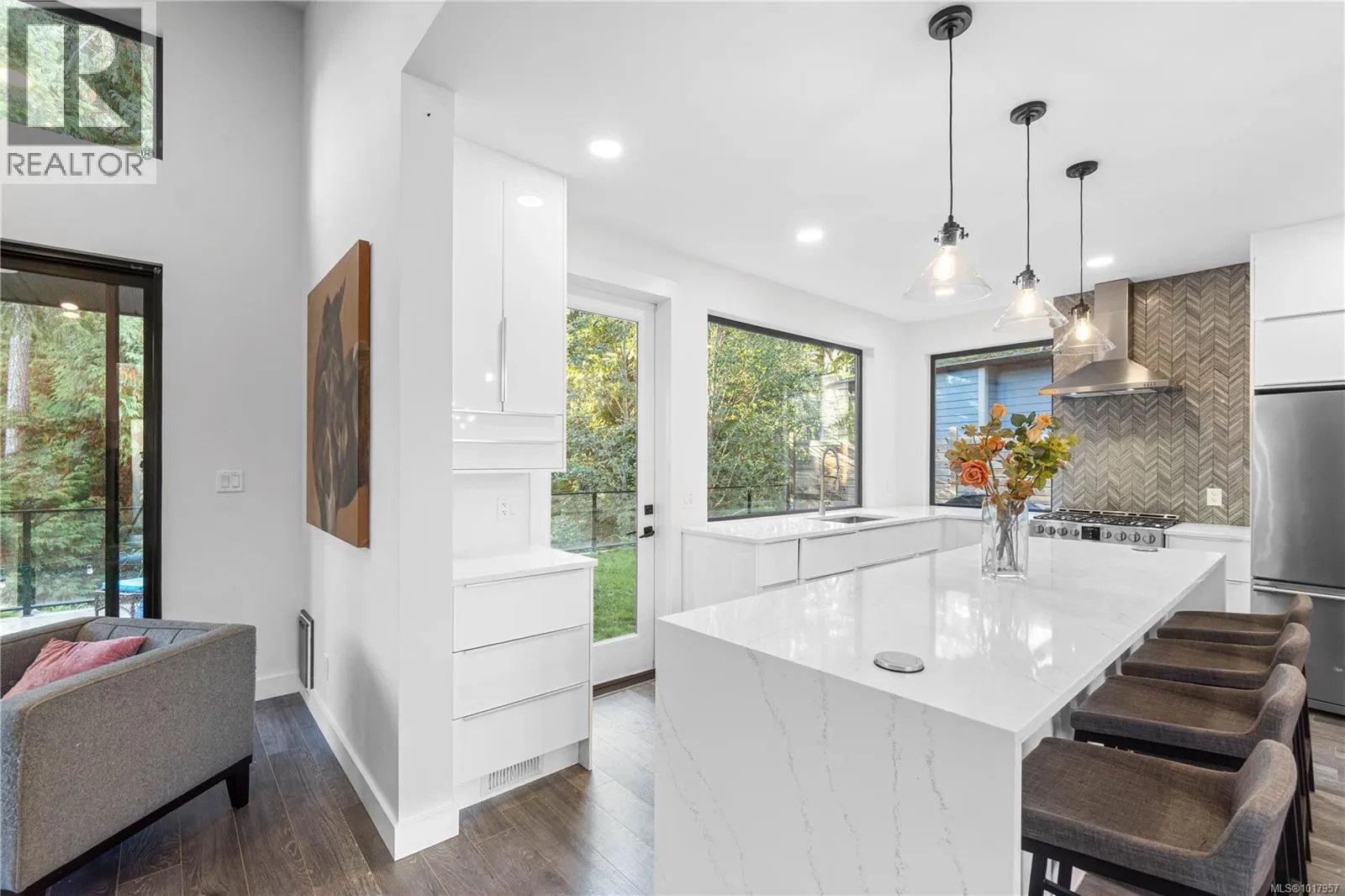 210 Crestline Terr