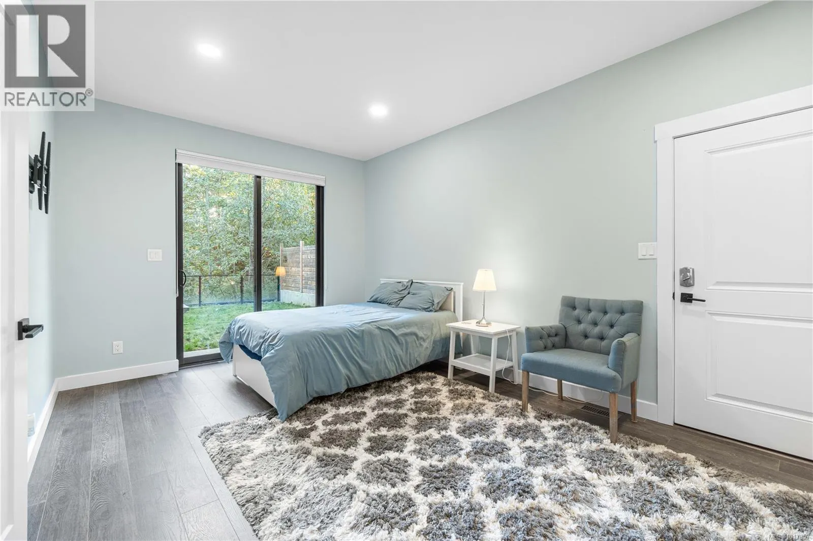 210 Crestline Terr