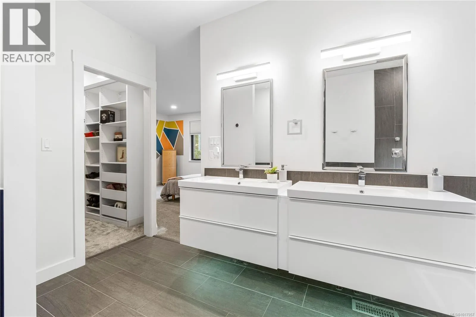 210 Crestline Terr