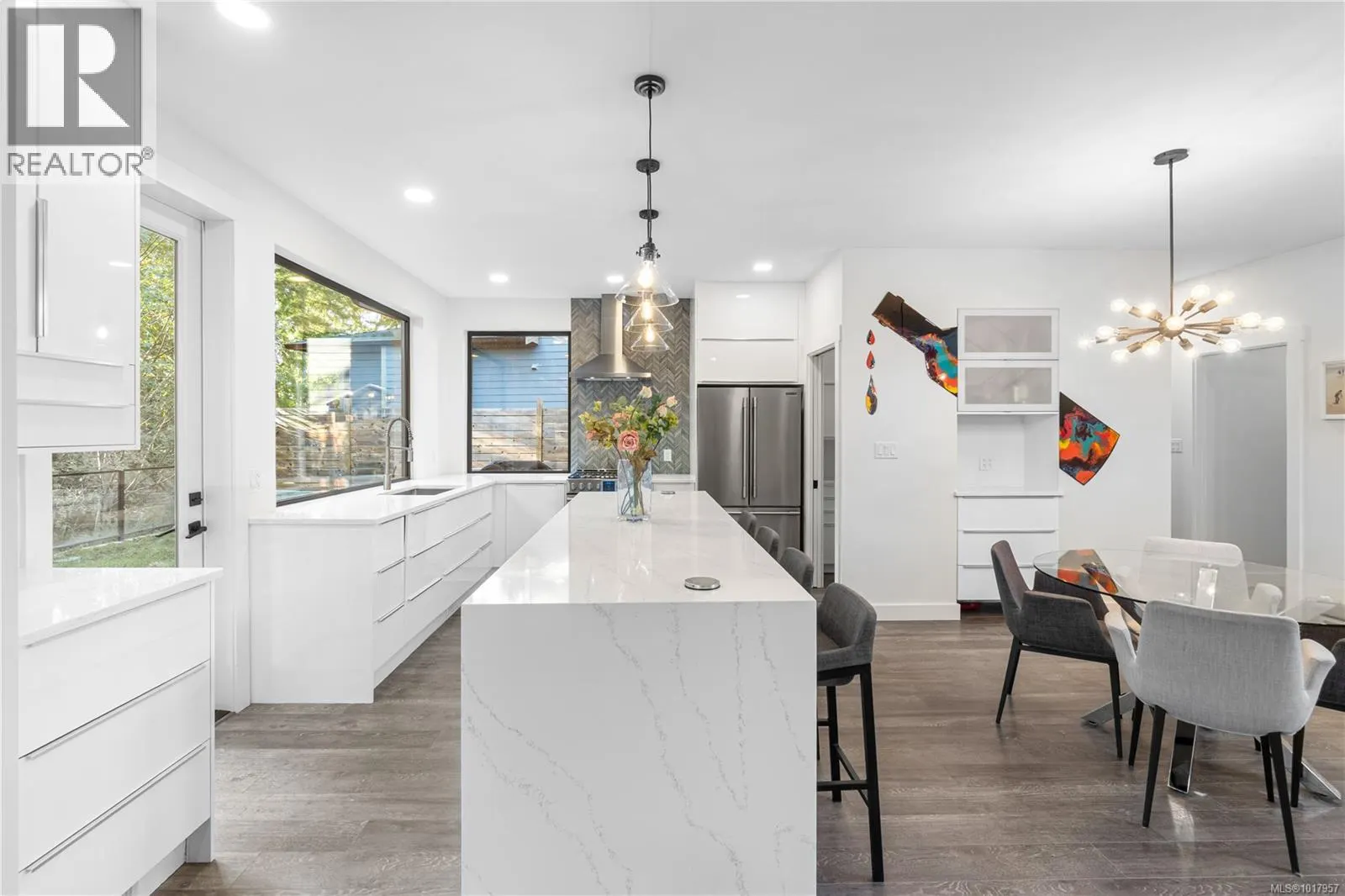 210 Crestline Terr