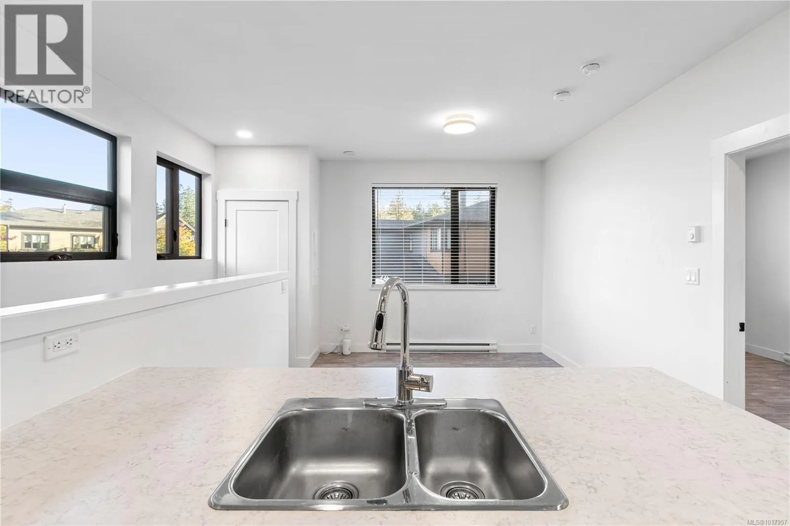 210 Crestline Terr