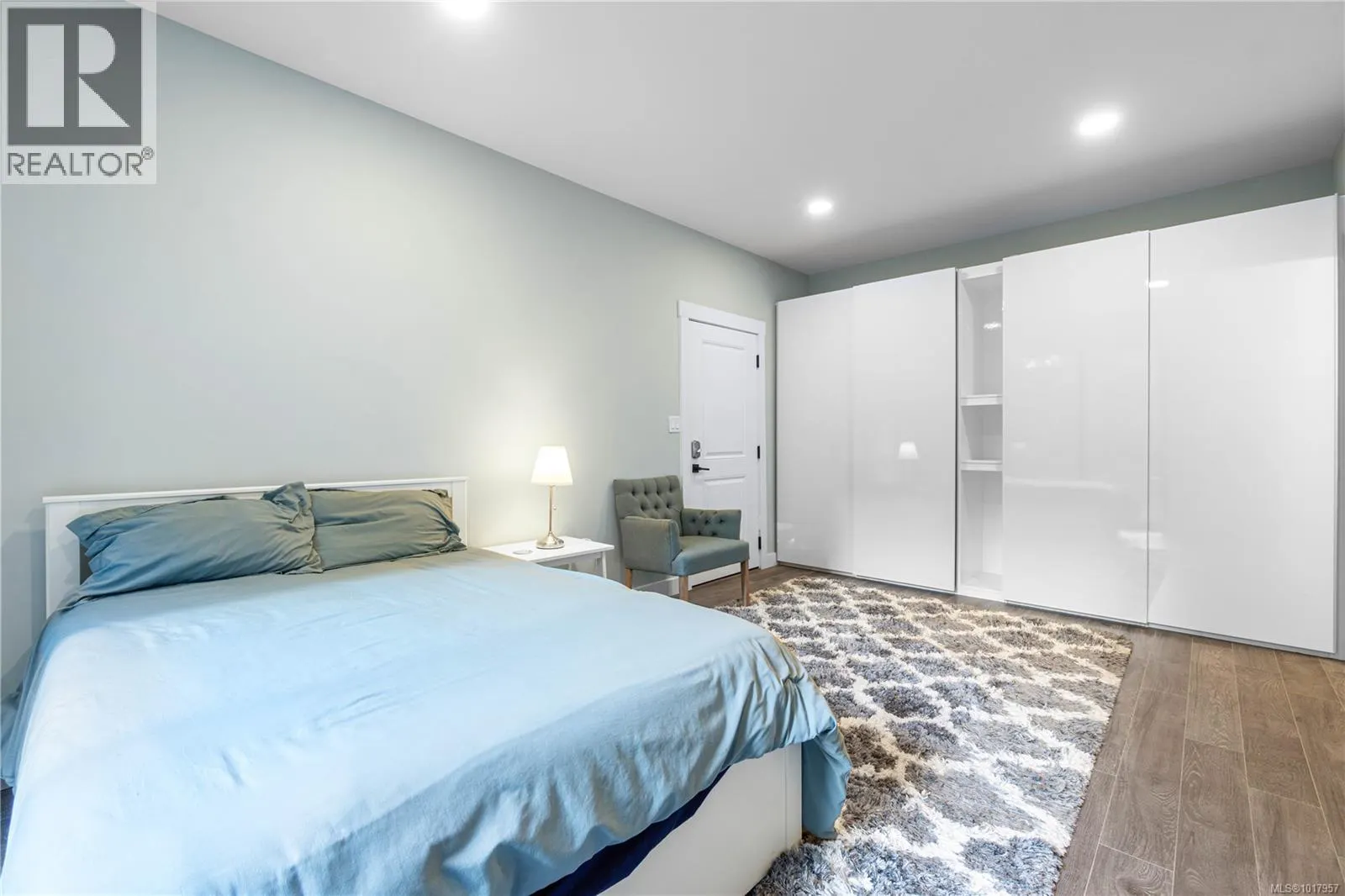 210 Crestline Terr