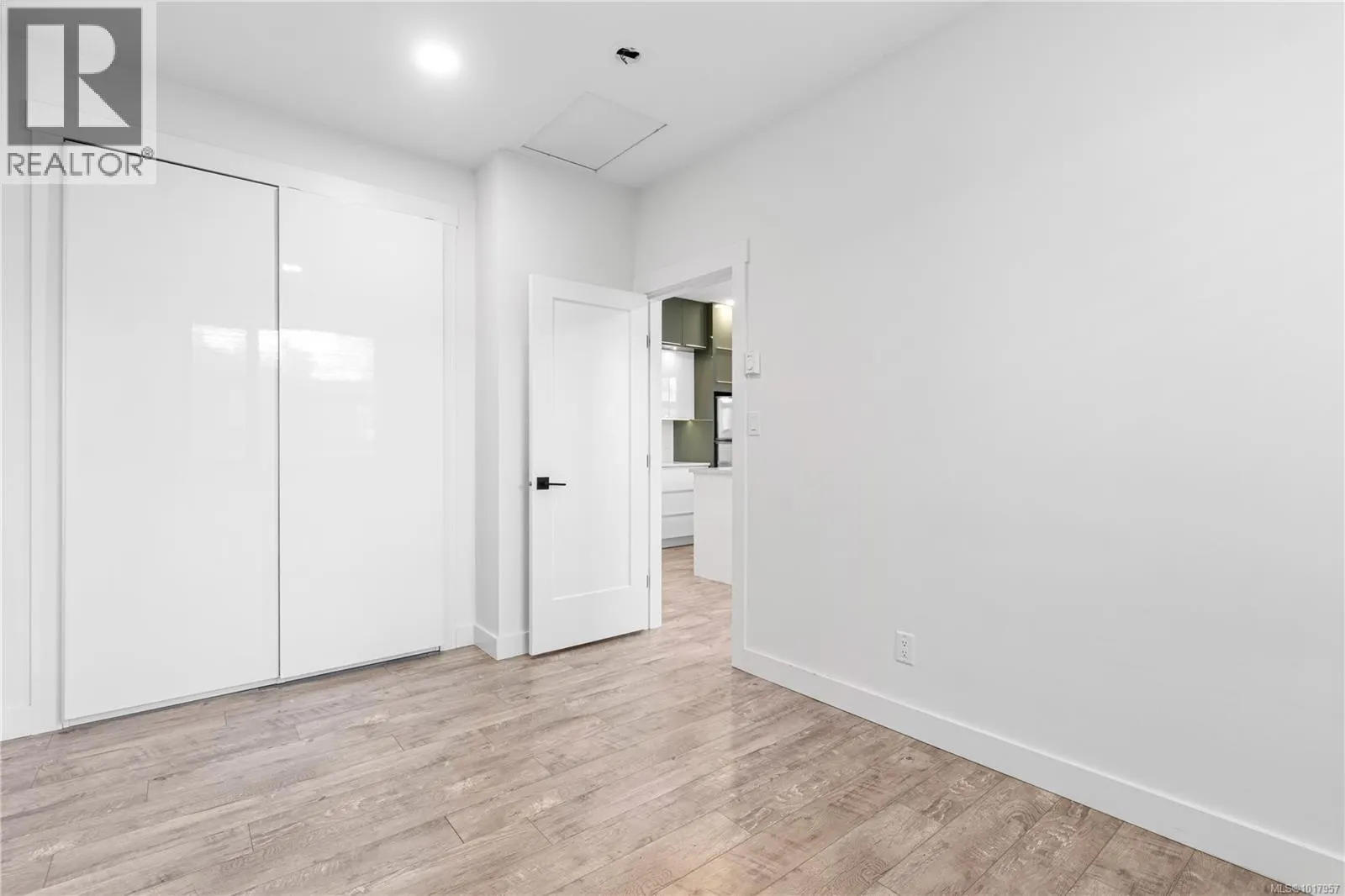 210 Crestline Terr