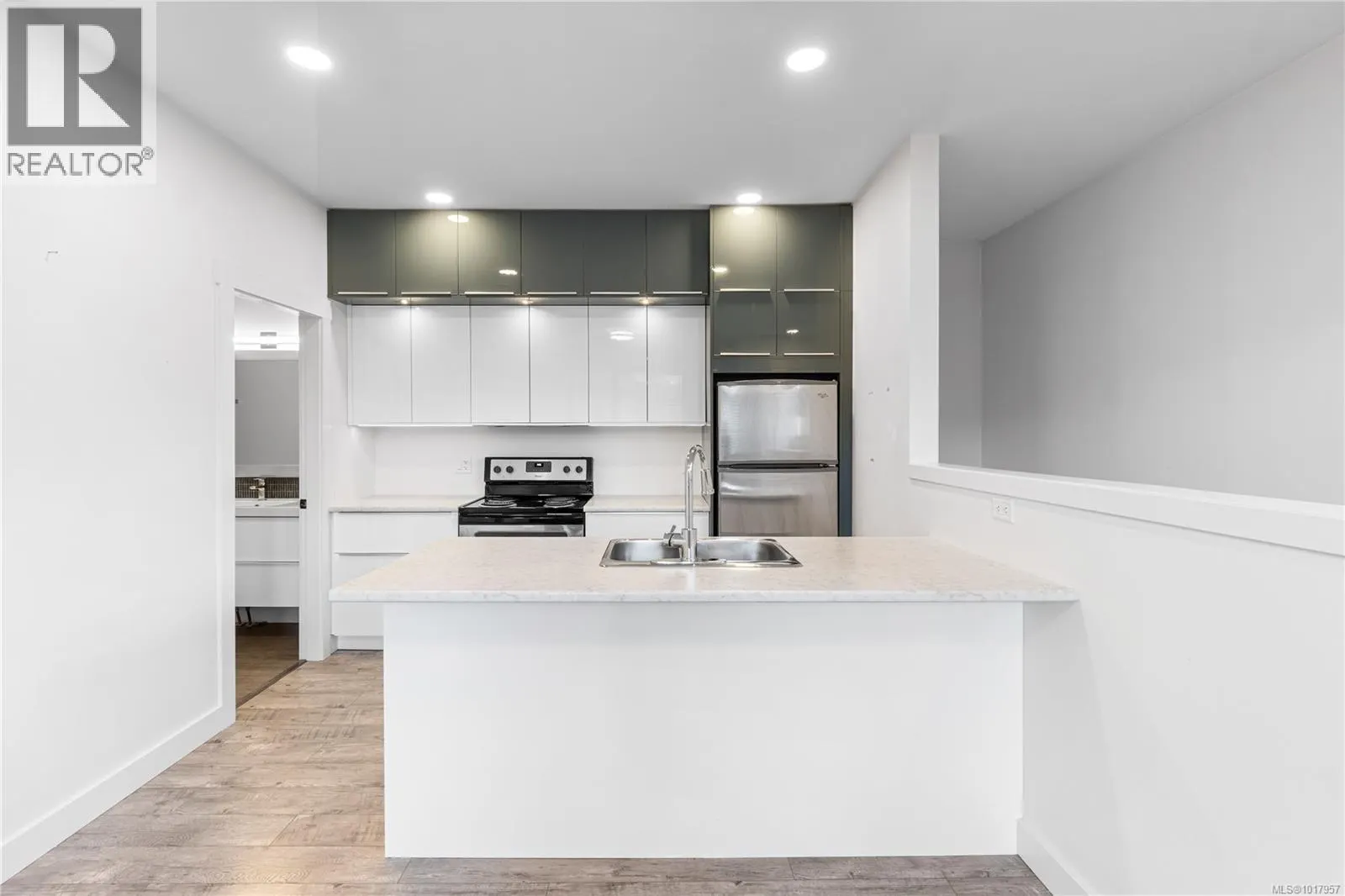 210 Crestline Terr