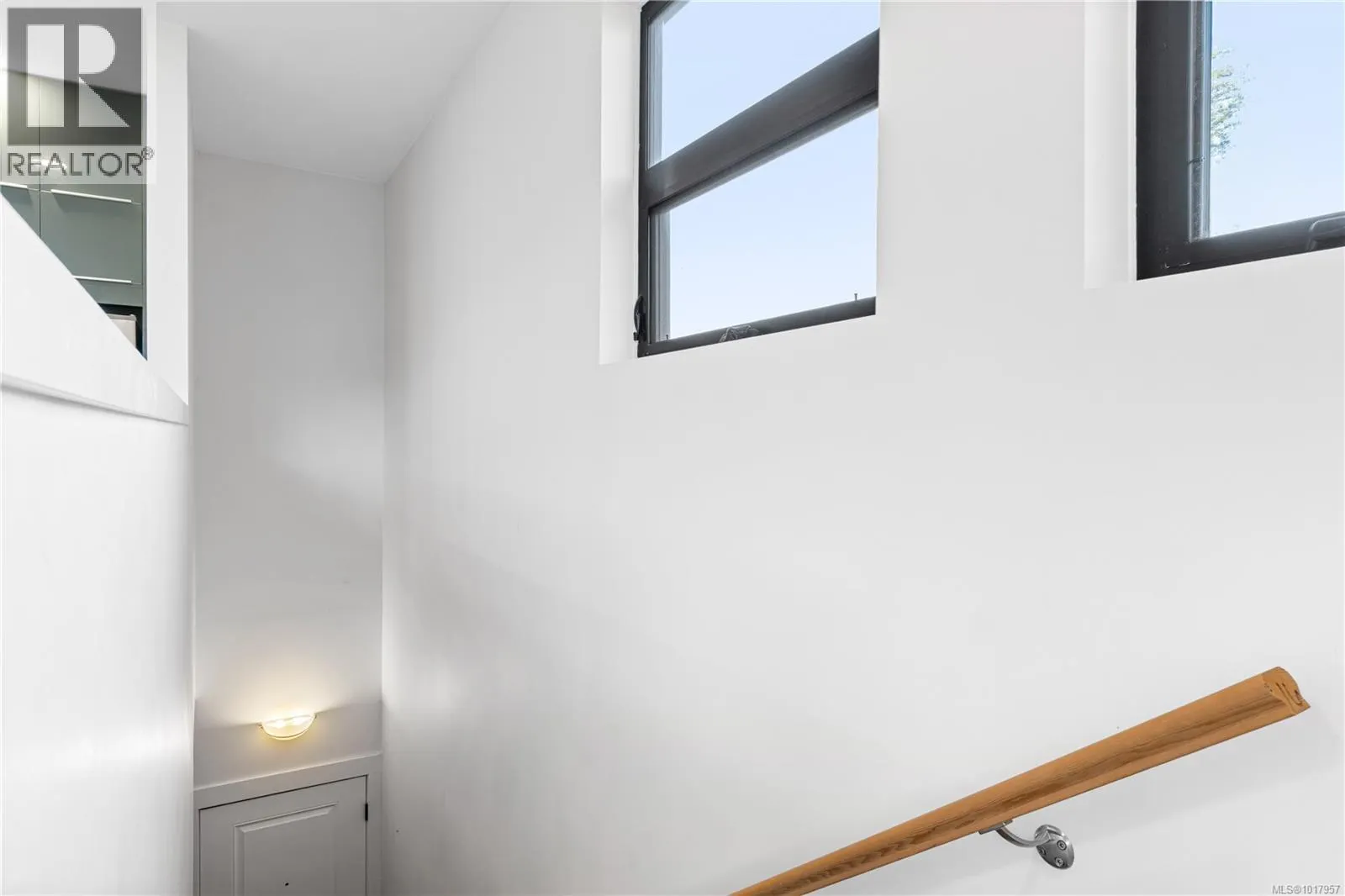 210 Crestline Terr