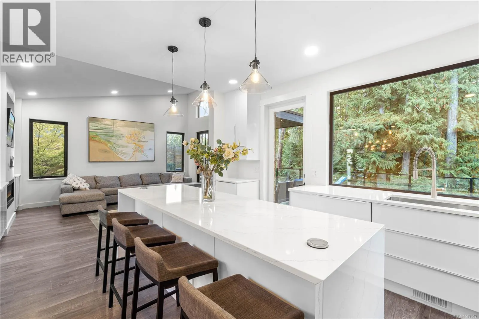210 Crestline Terr