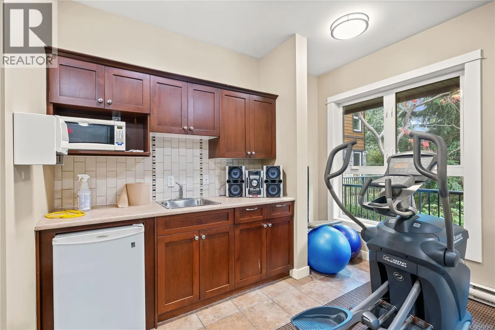 303 101 Nursery Hill Dr