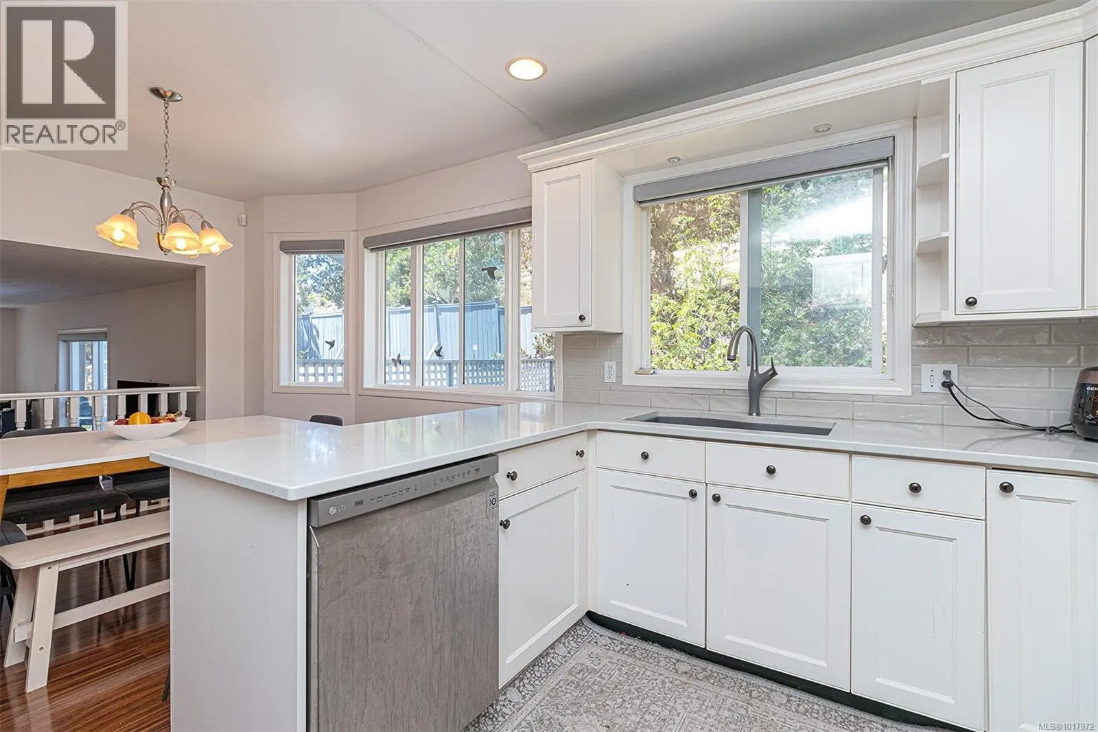 2619 Crystalview Dr