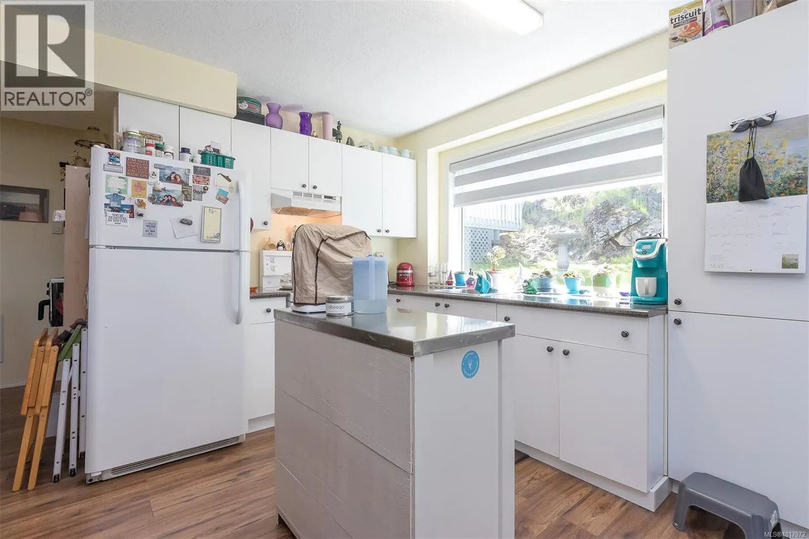 2619 Crystalview Dr
