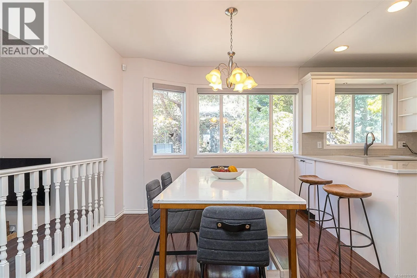 2619 Crystalview Dr