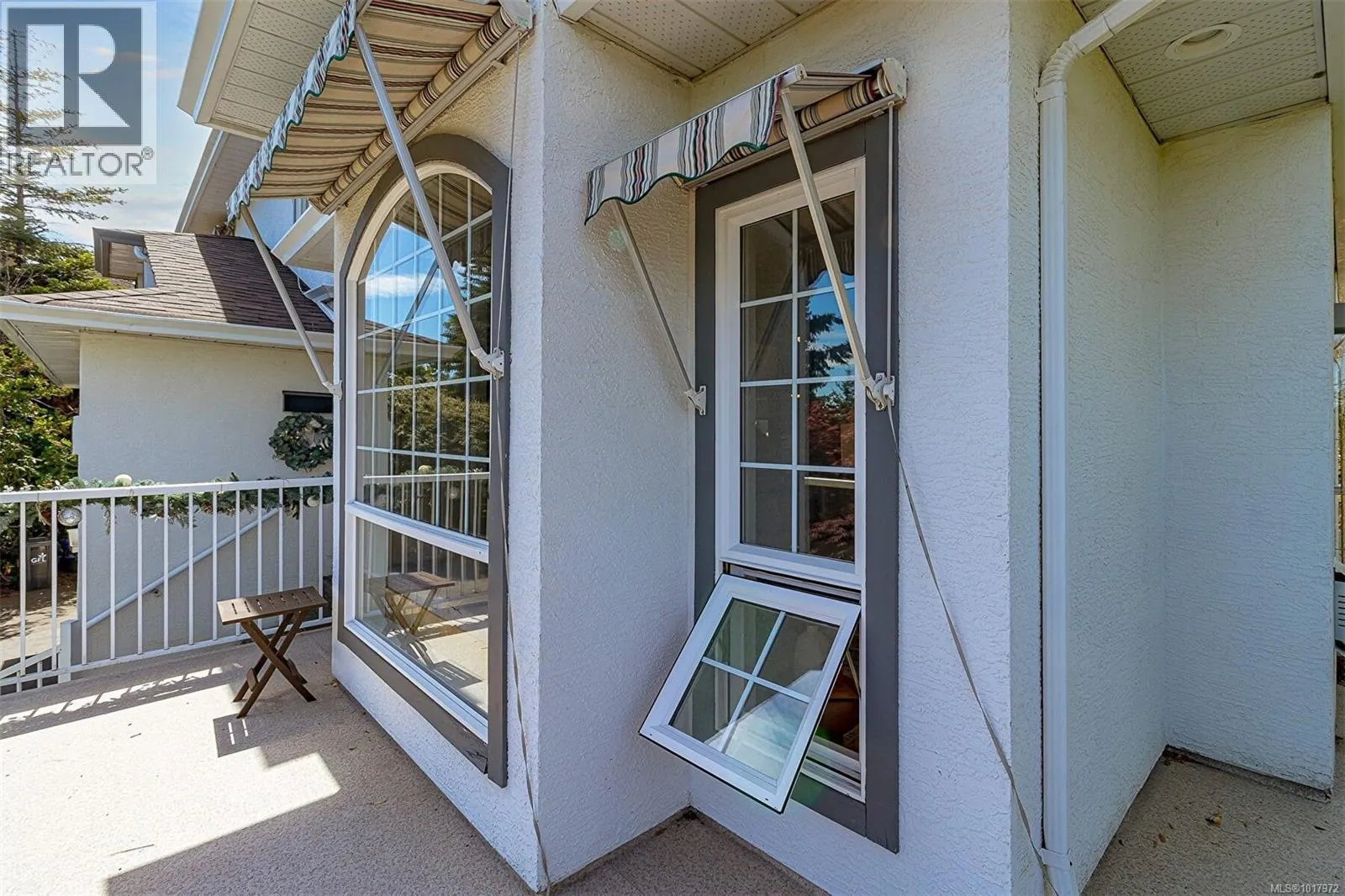 2619 Crystalview Dr