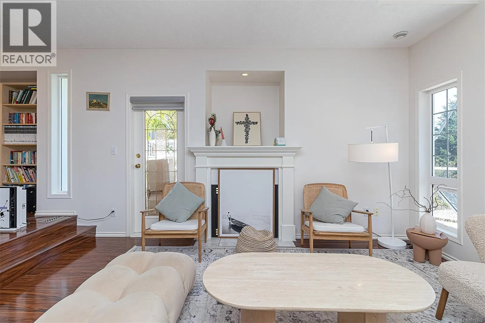 2619 Crystalview Dr