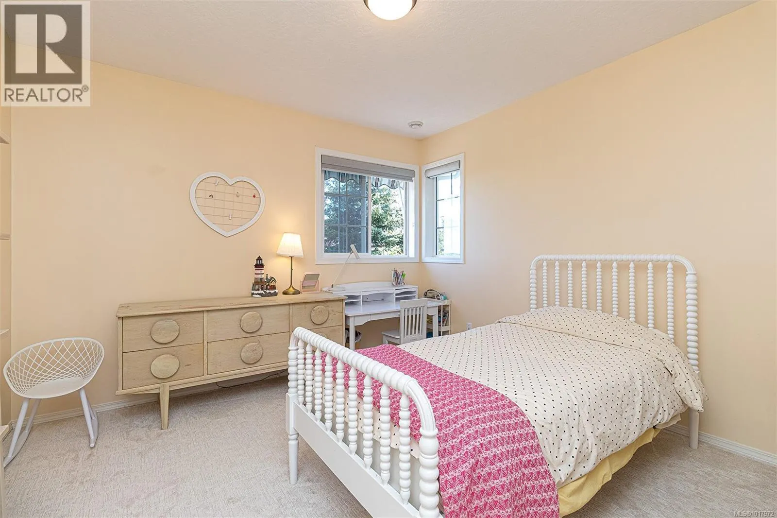 2619 Crystalview Dr