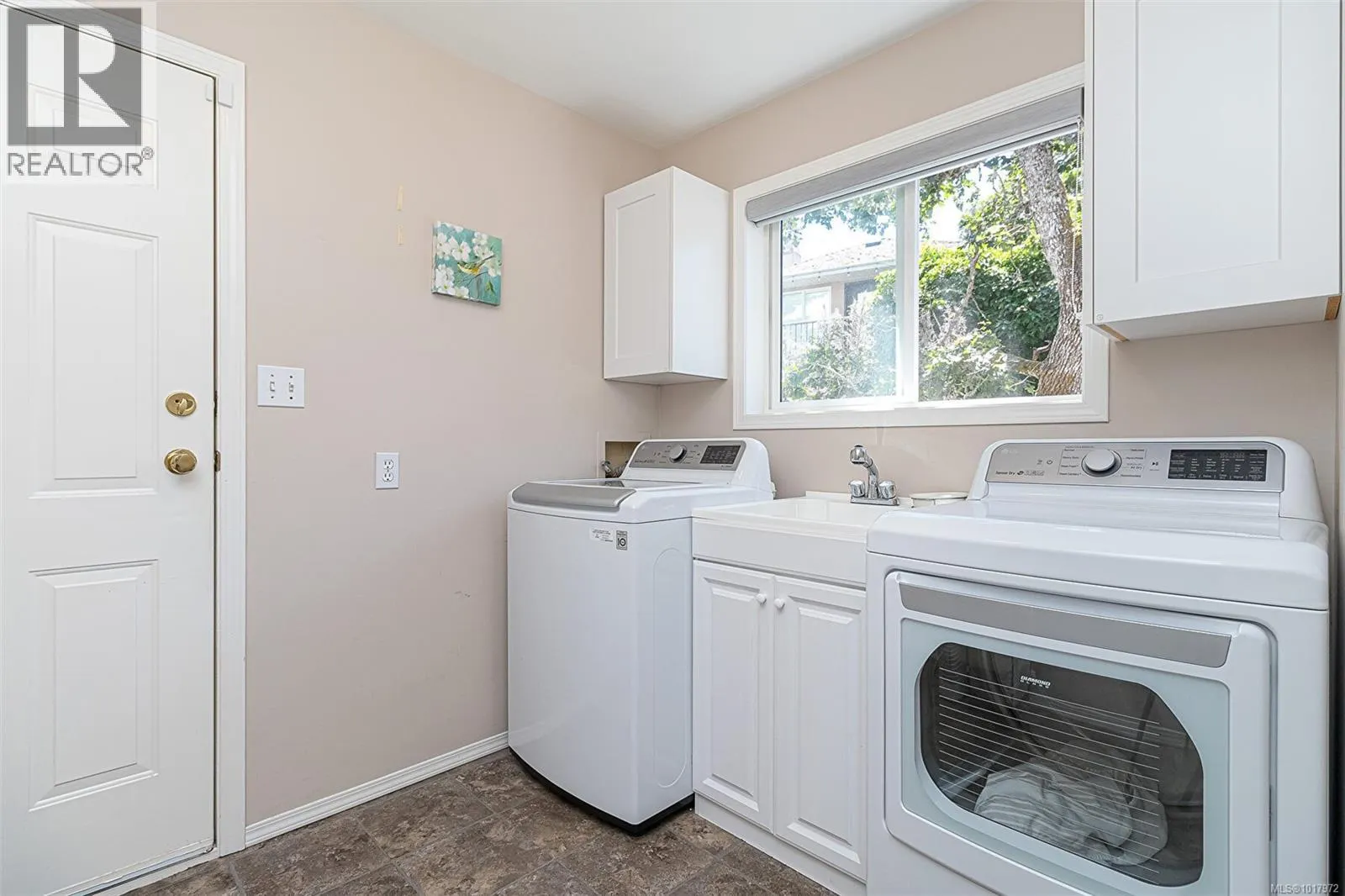 2619 Crystalview Dr