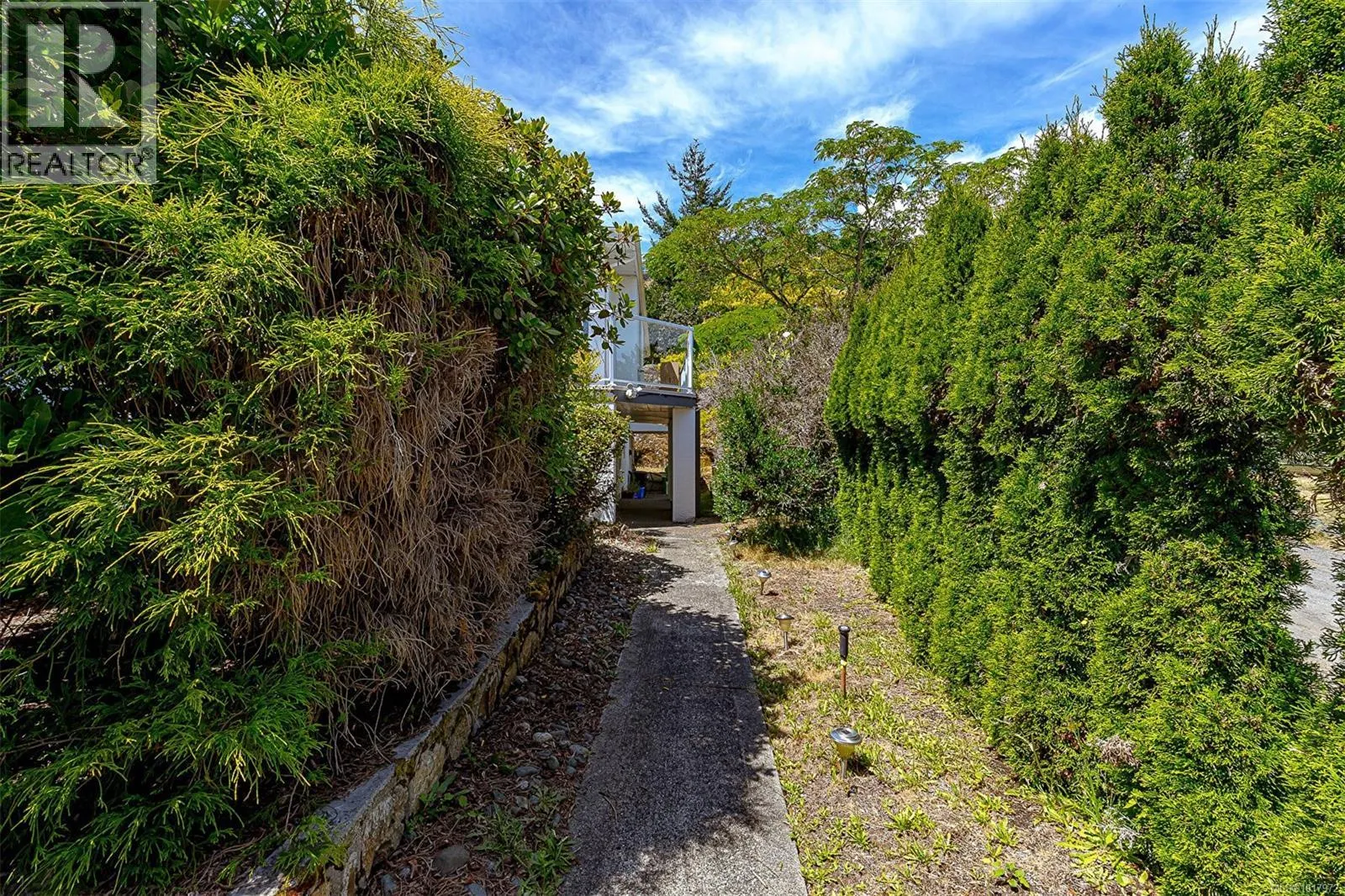 2619 Crystalview Dr