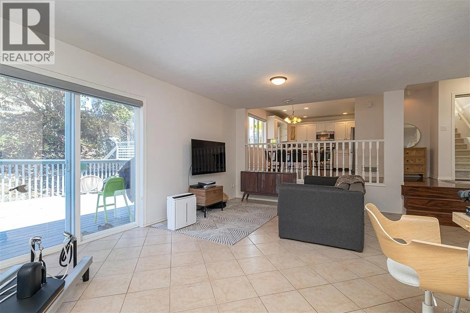 2619 Crystalview Dr
