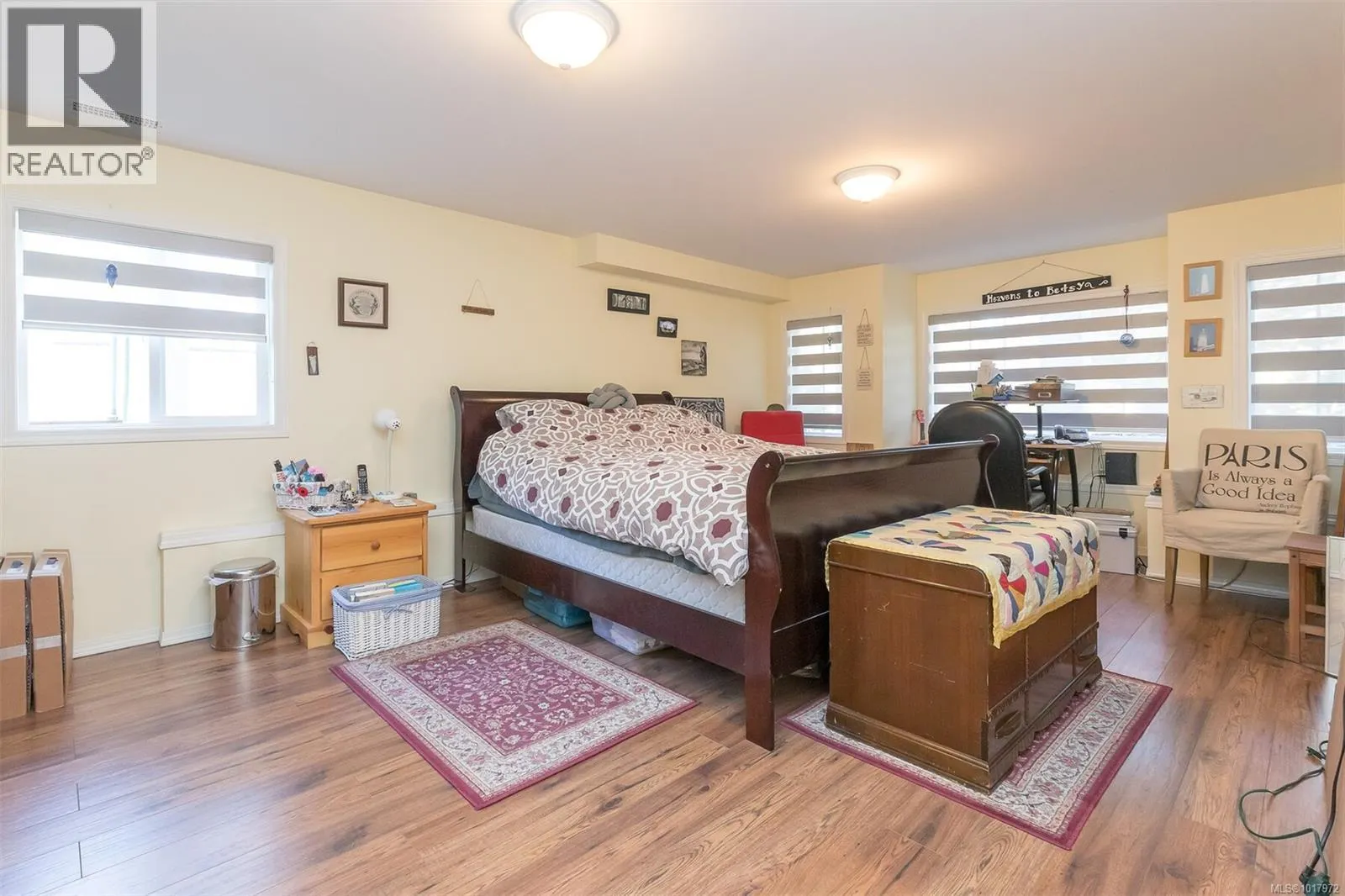 2619 Crystalview Dr