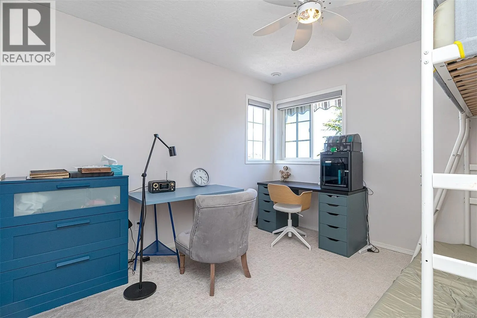 2619 Crystalview Dr
