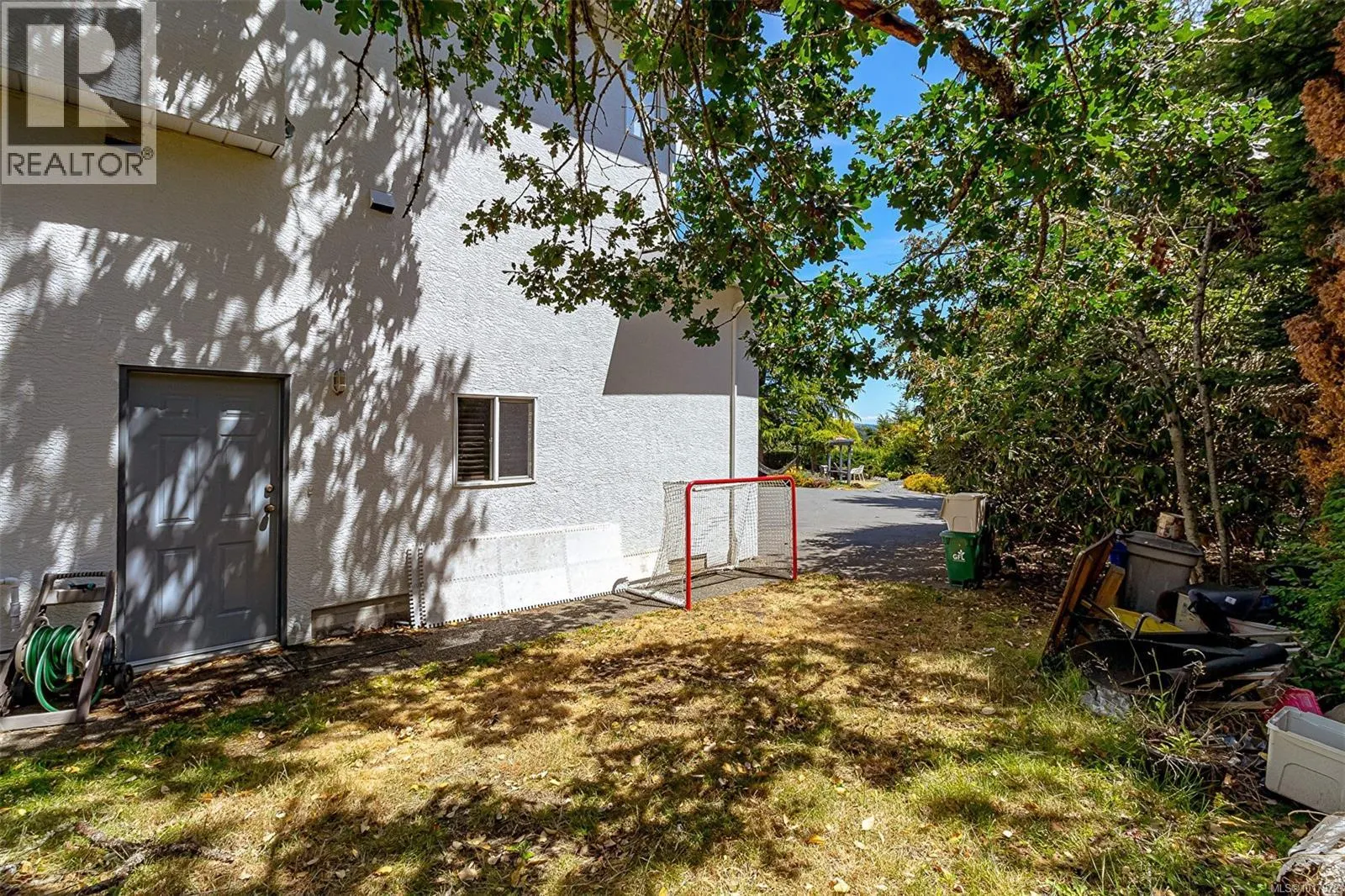 2619 Crystalview Dr