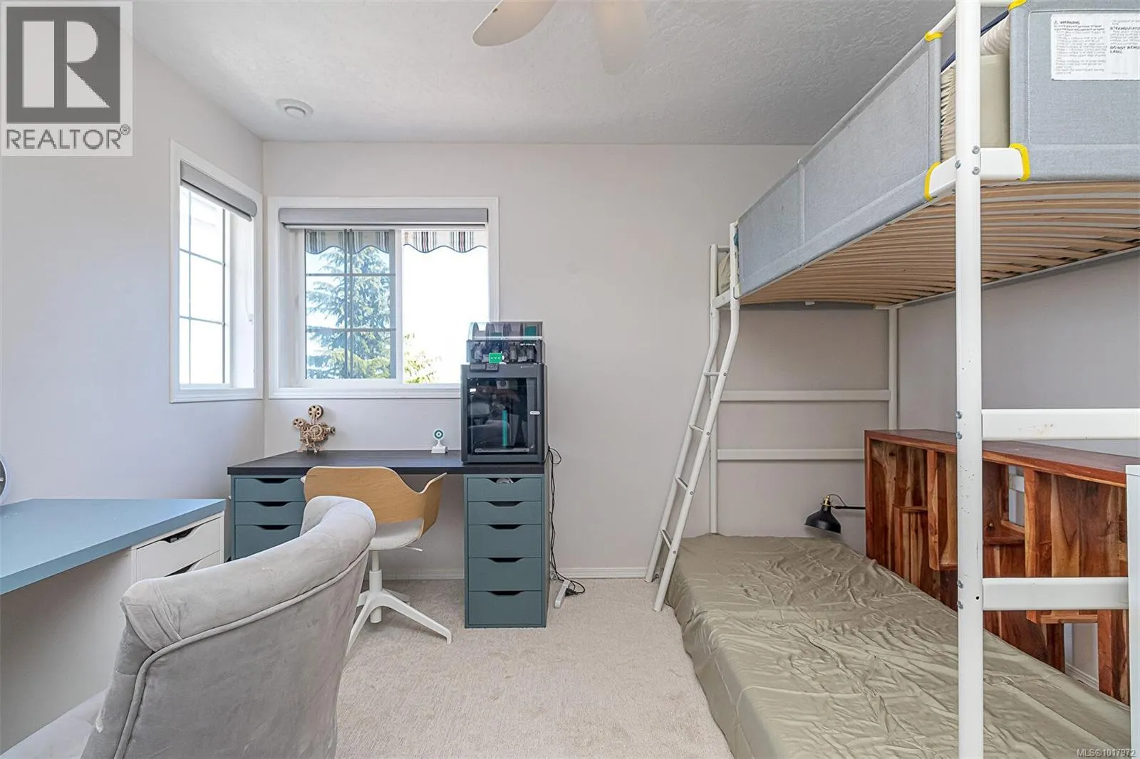2619 Crystalview Dr