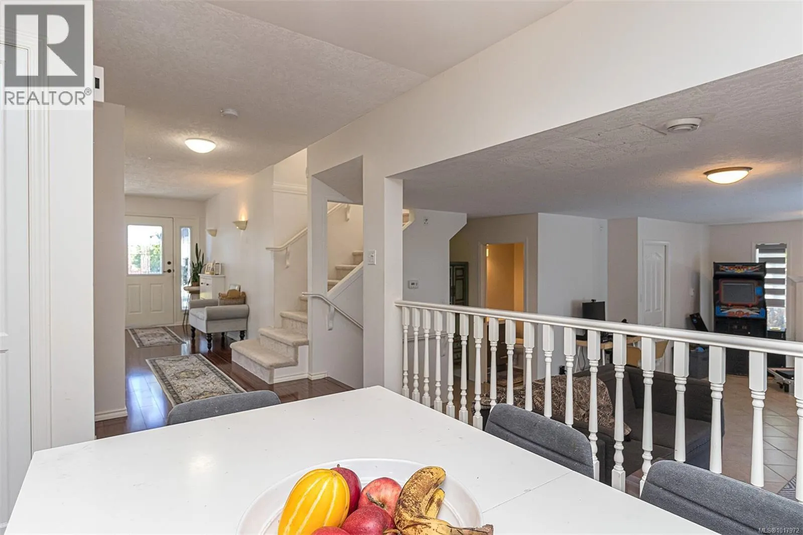 2619 Crystalview Dr