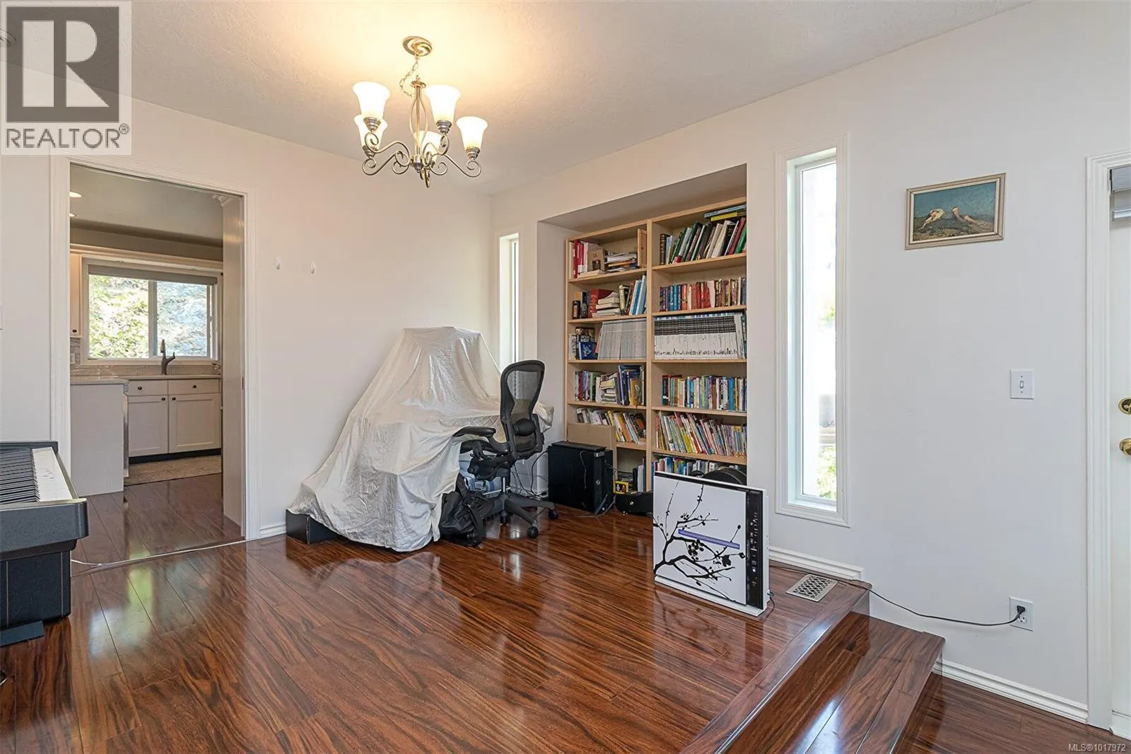 2619 Crystalview Dr
