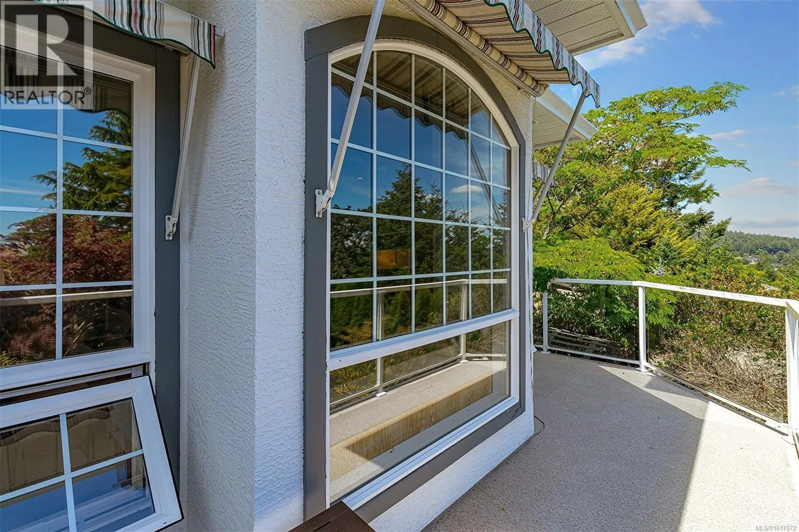 2619 Crystalview Dr