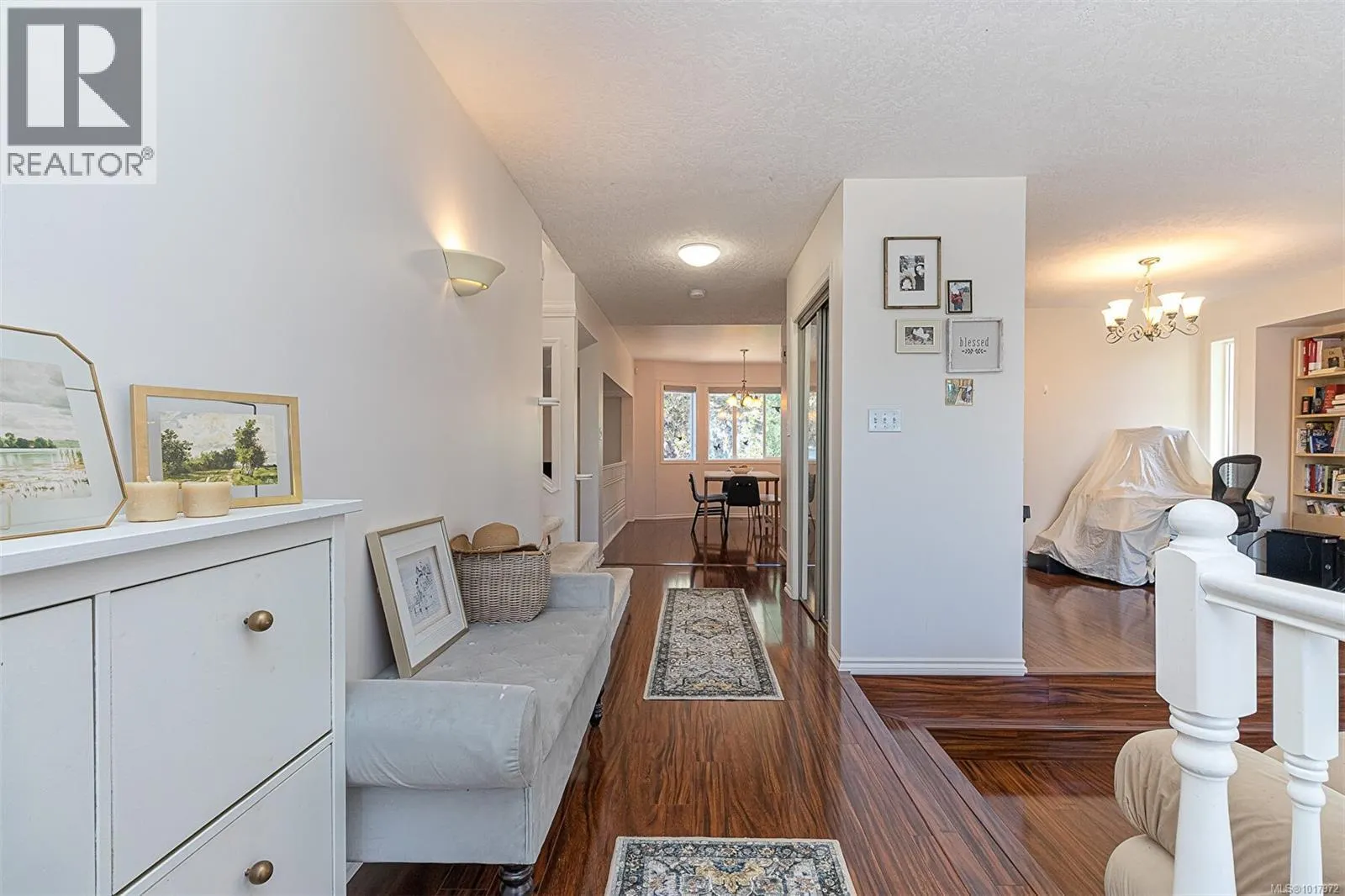 2619 Crystalview Dr