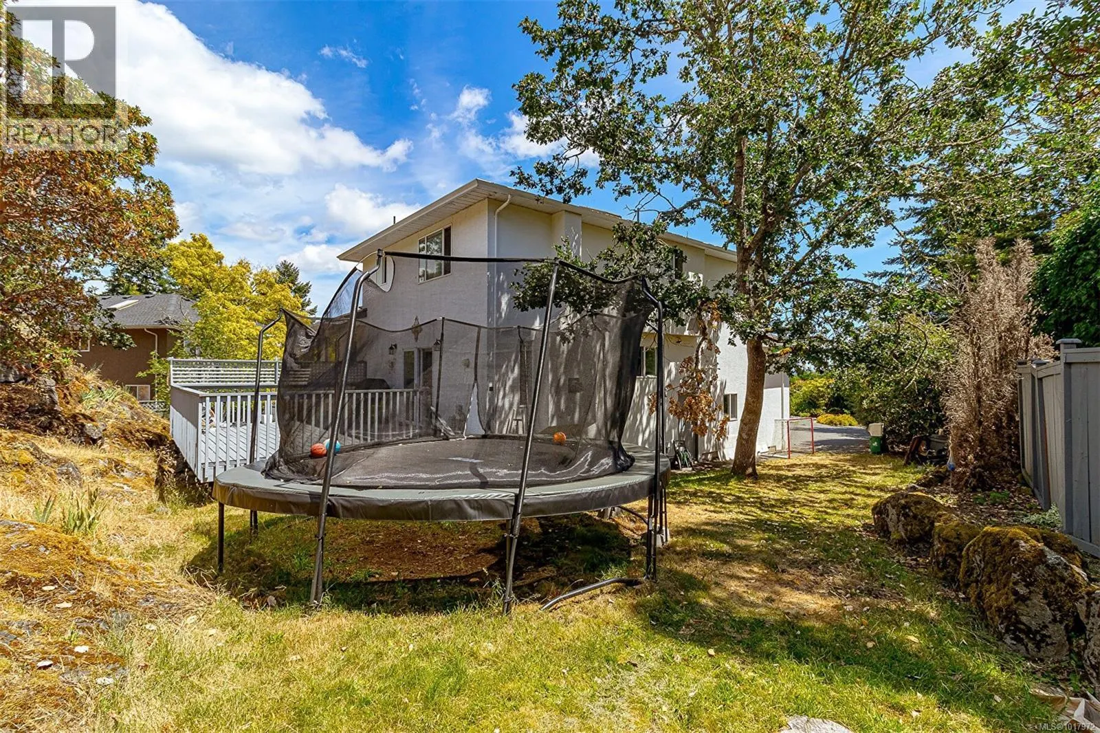 2619 Crystalview Dr