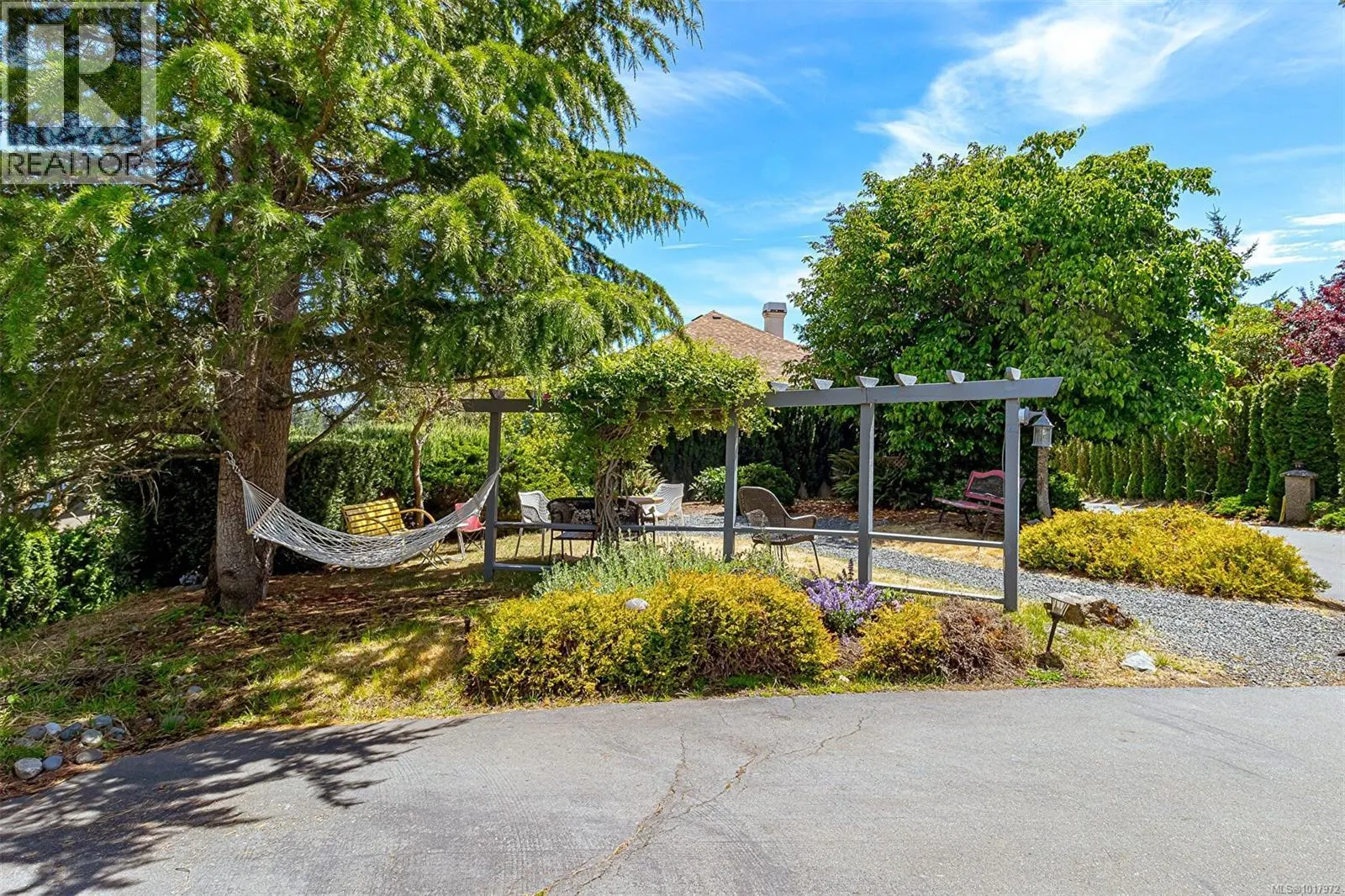 2619 Crystalview Dr
