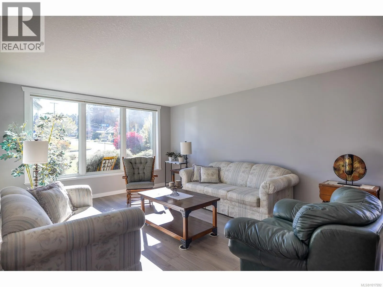 1221 GREEN Close