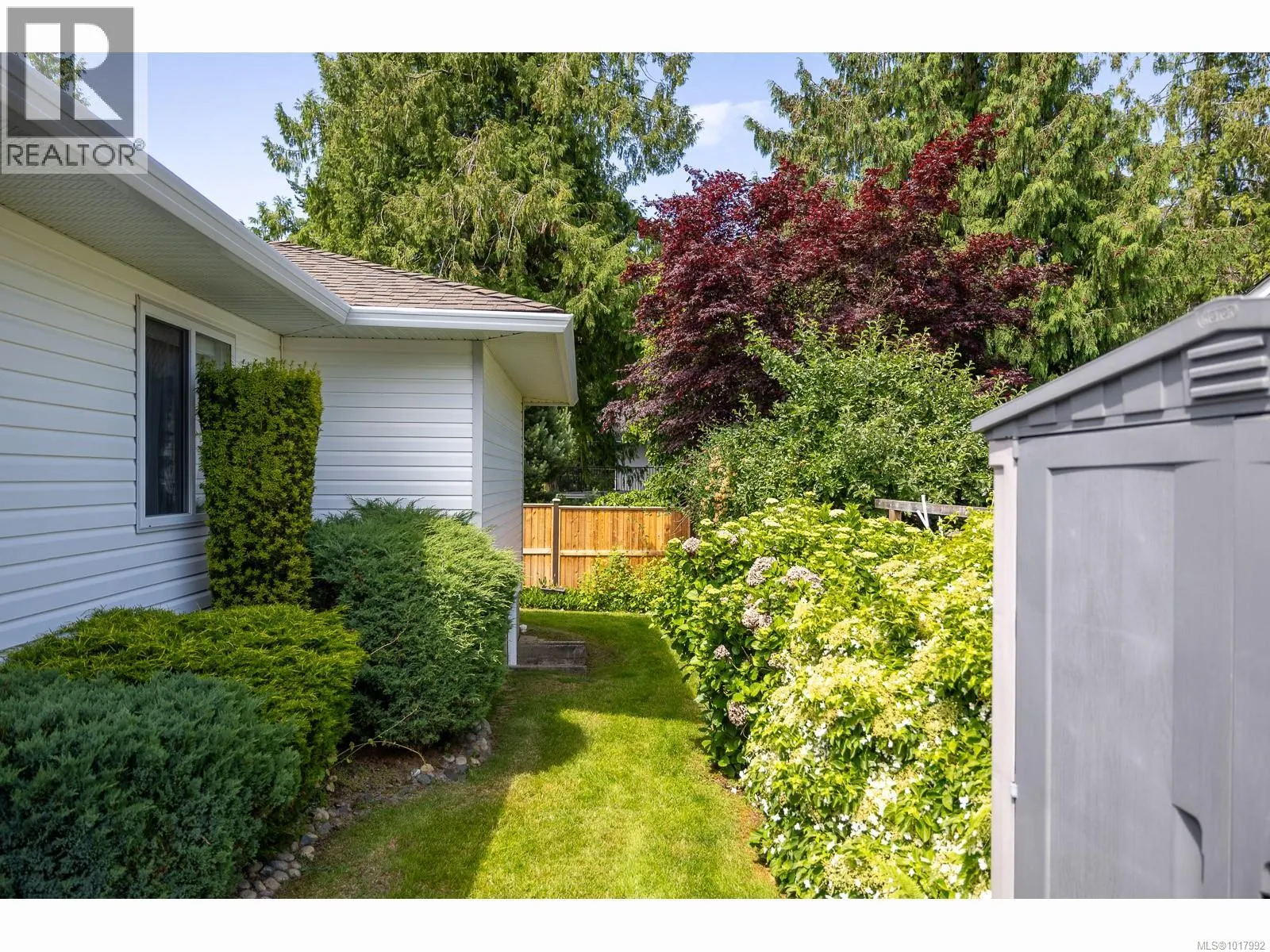 1221 GREEN Close