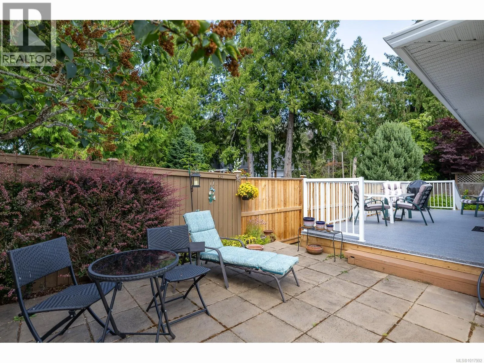 1221 GREEN Close