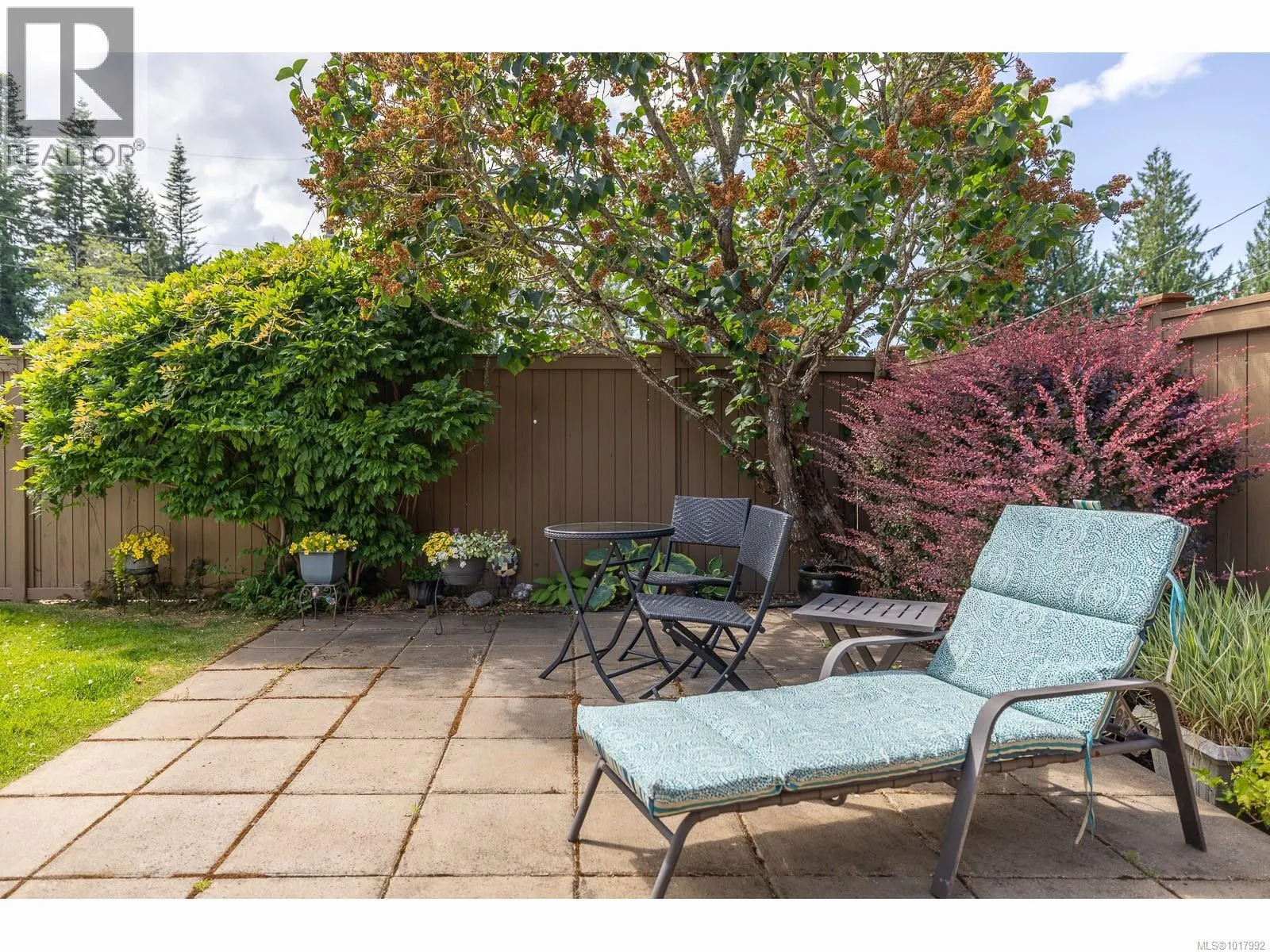1221 GREEN Close