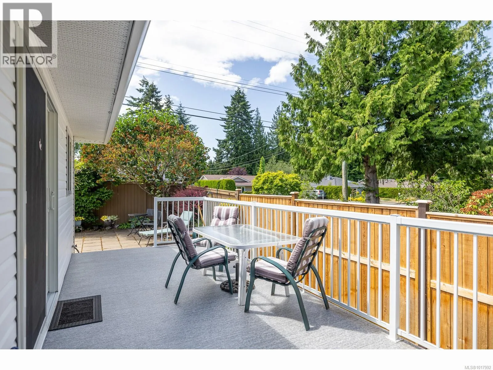1221 GREEN Close