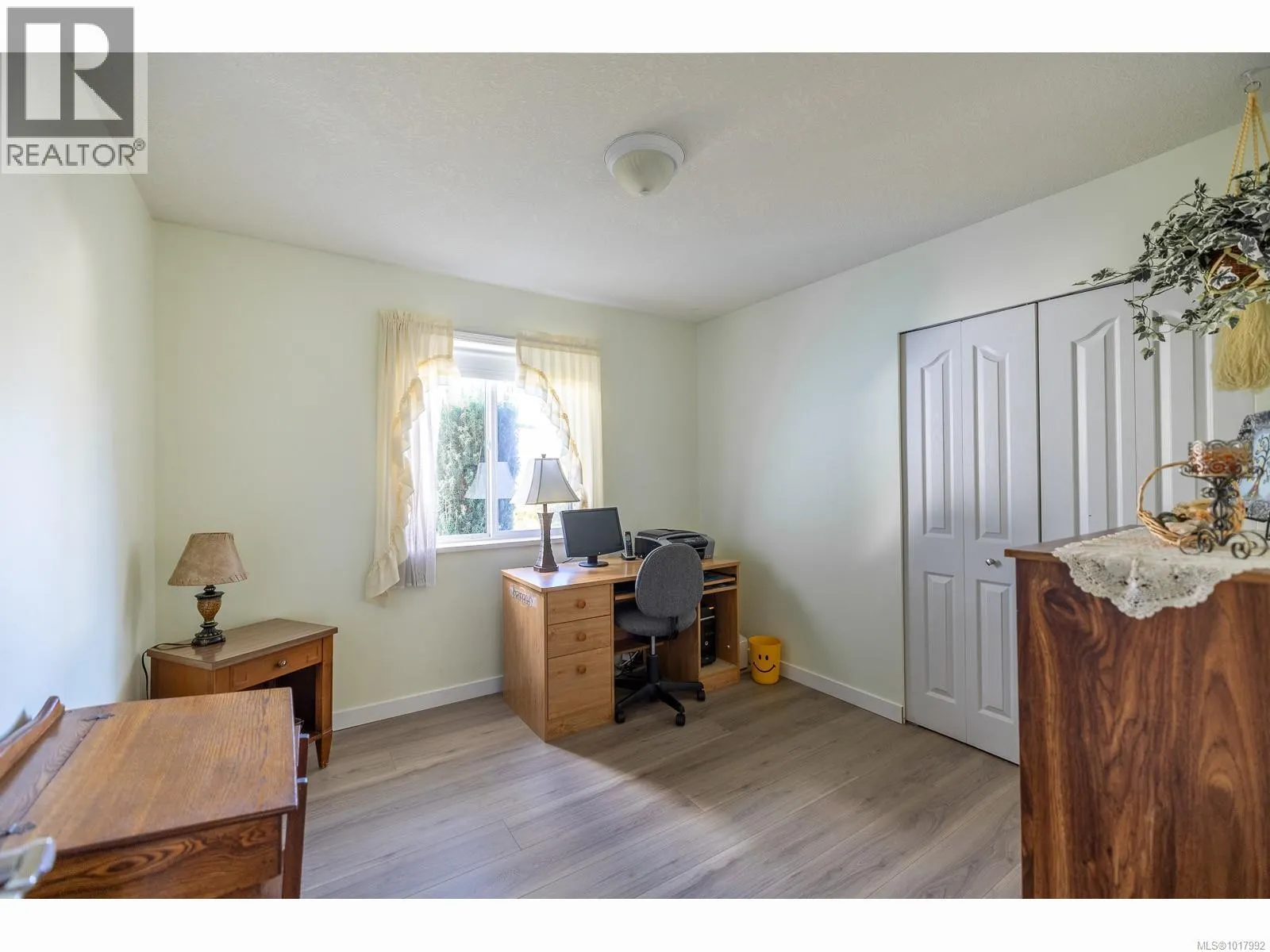 1221 GREEN Close